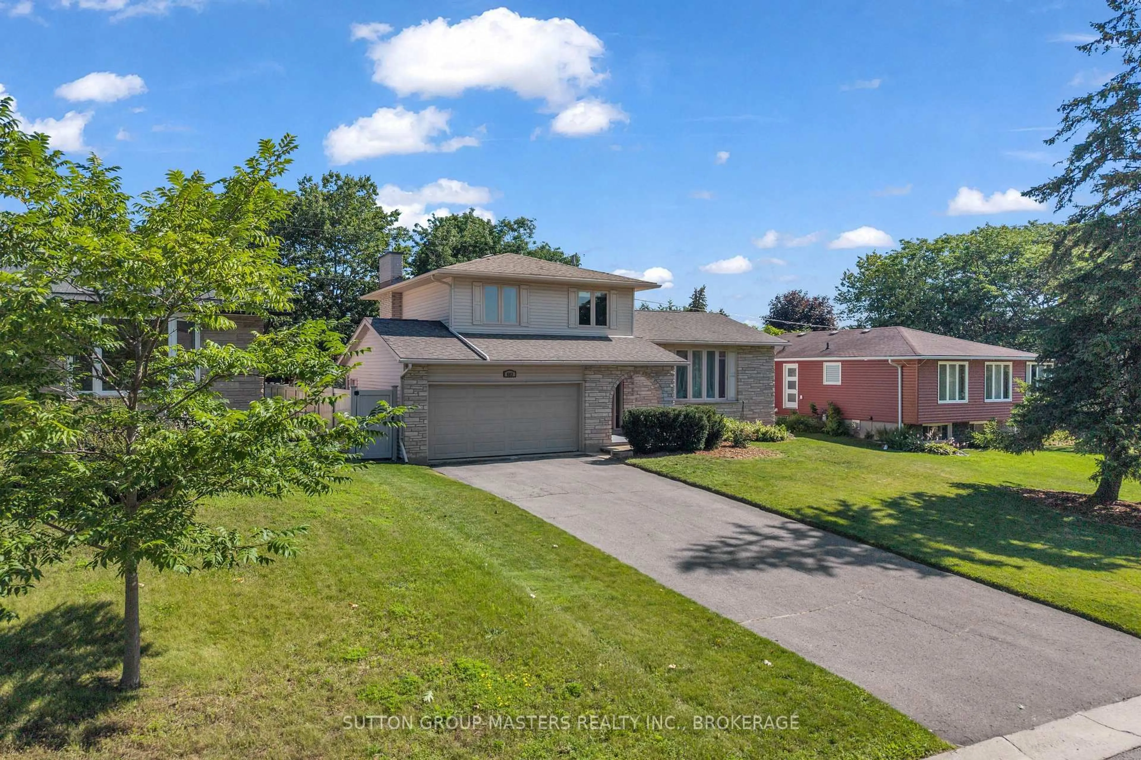 A pic from outside/outdoor area/front of a property/back of a property/a pic from drone, street for 883 Ludgate Cres, Kingston Ontario K7M 6C7