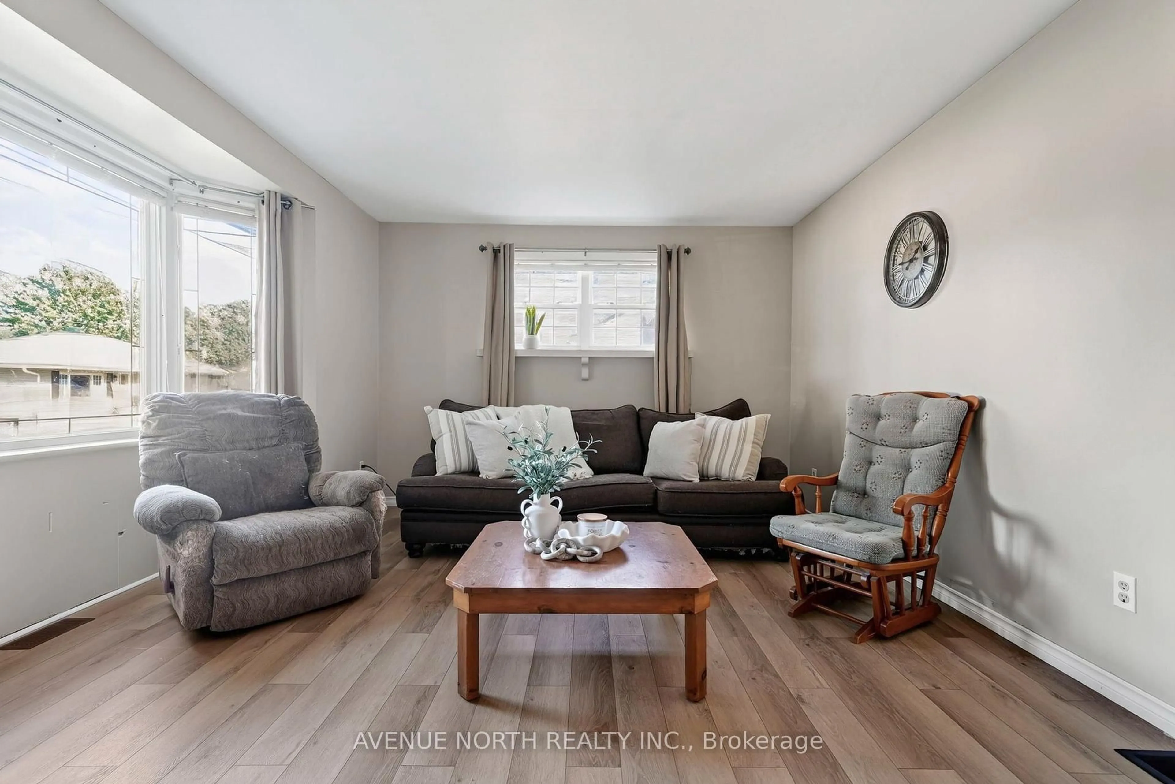 Living room with furniture, wood/laminate floor for 514 Rivier Pl, Cornwall Ontario K6J 4B2