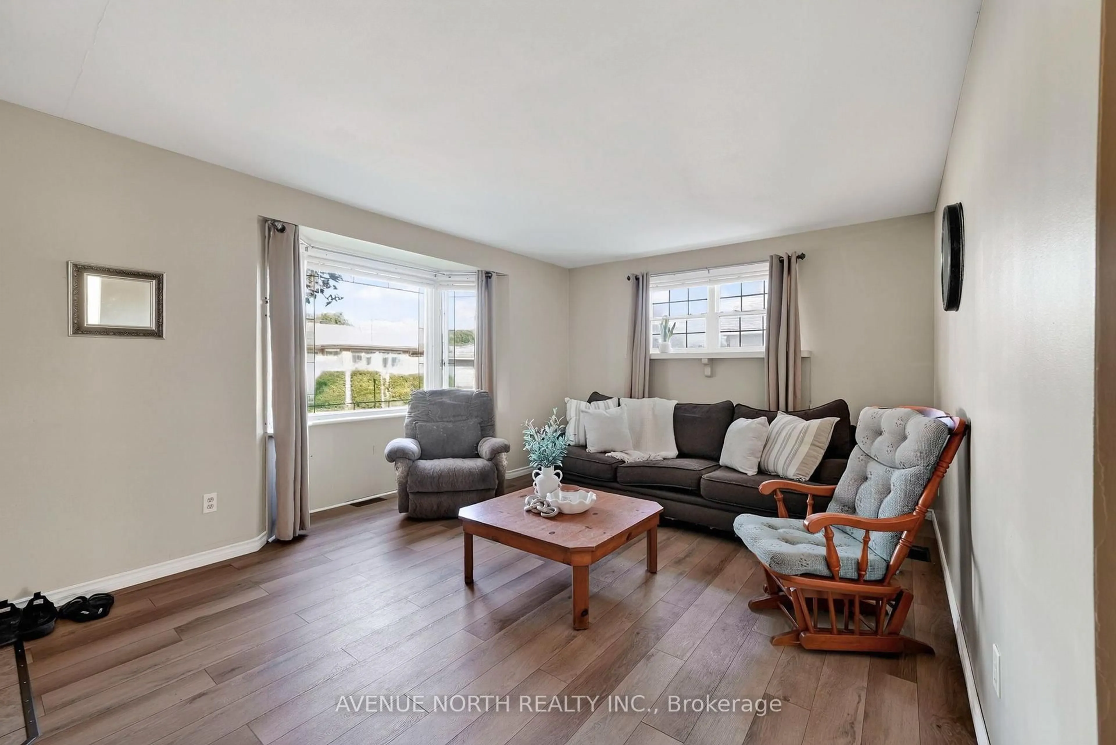 Living room with furniture, unknown for 514 Rivier Pl, Cornwall Ontario K6J 4B2
