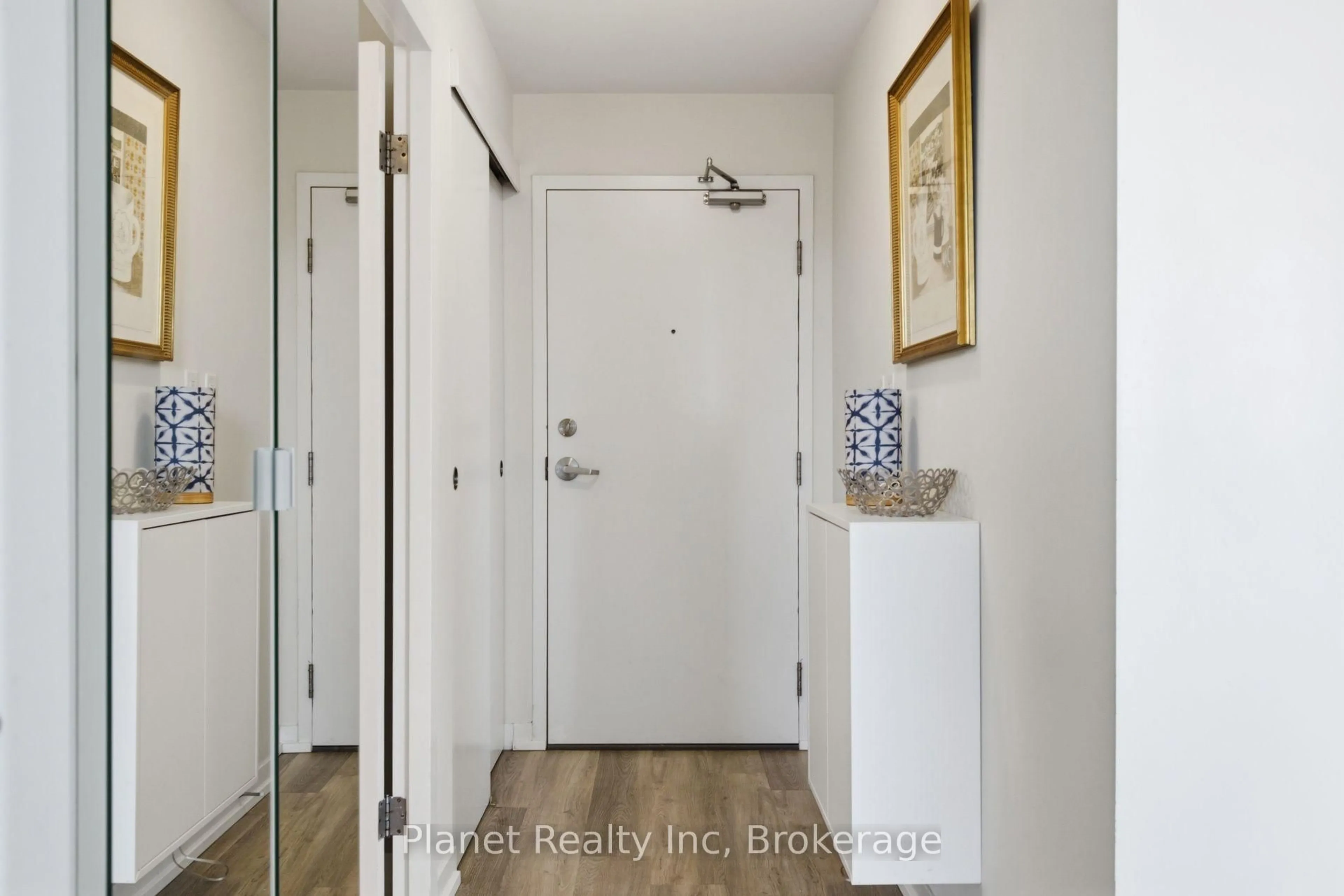 Indoor entryway for 5 Gordon St #406, Guelph Ontario N1H 4G8