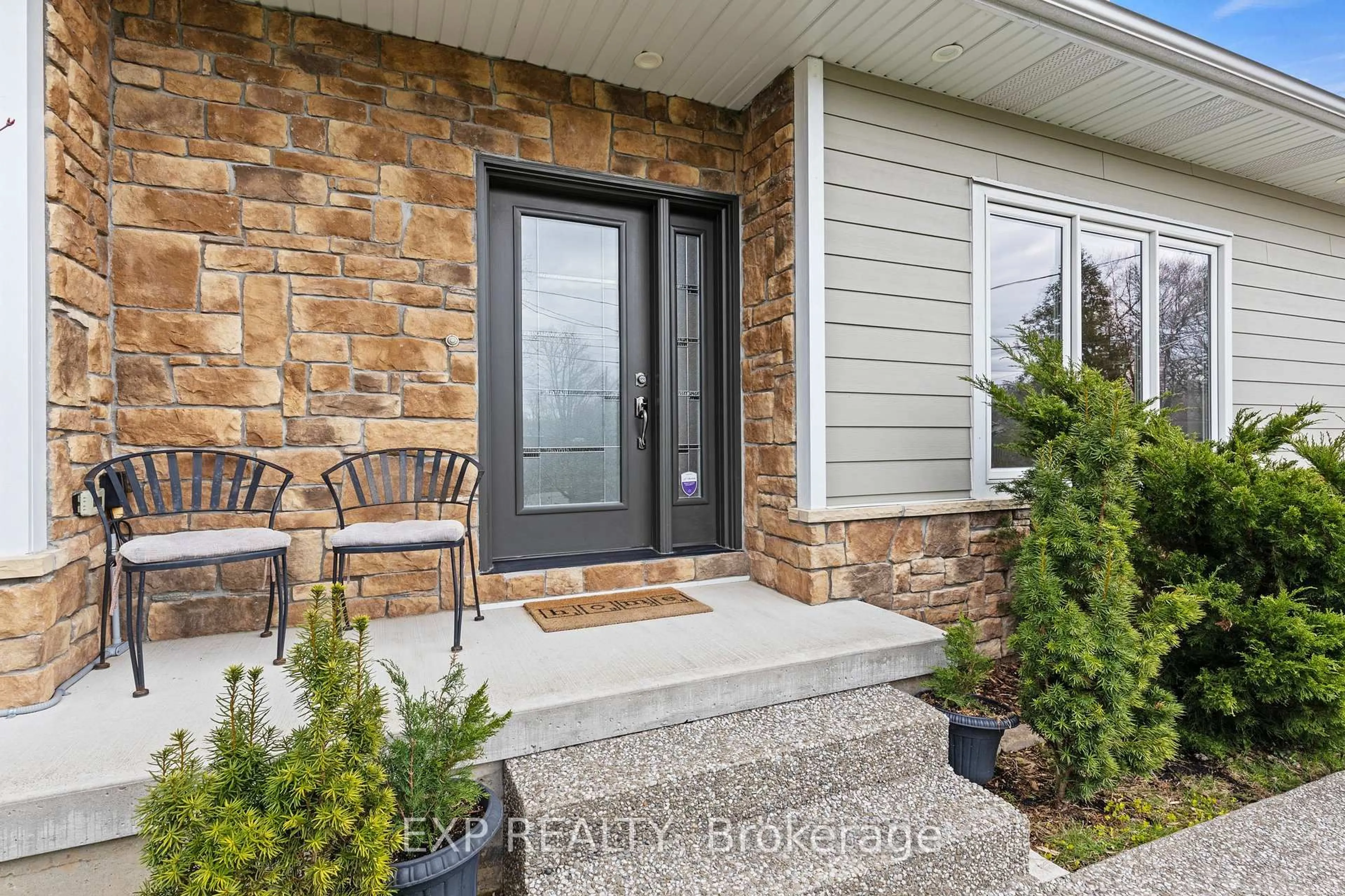 Indoor entryway for 226 Westwood Ave, Fort Erie Ontario L0S 1B0