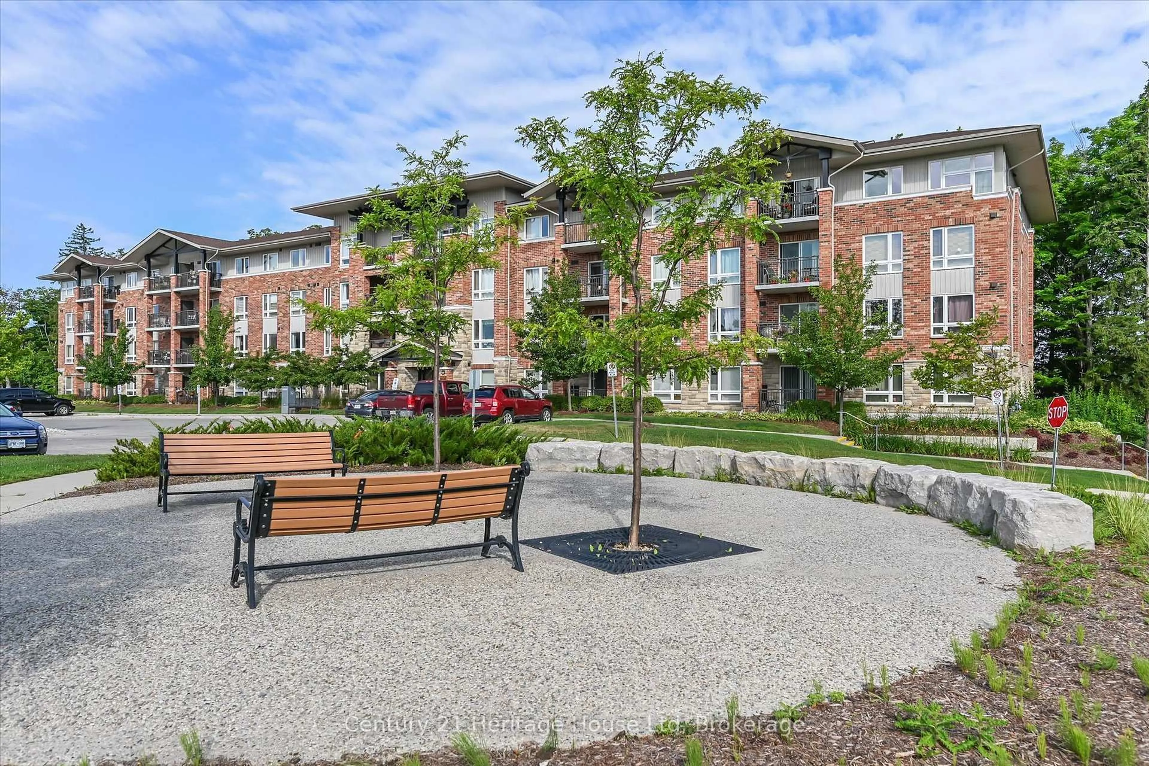 Patio, street for 625 St David St #302, Centre Wellington Ontario N1M 0A8