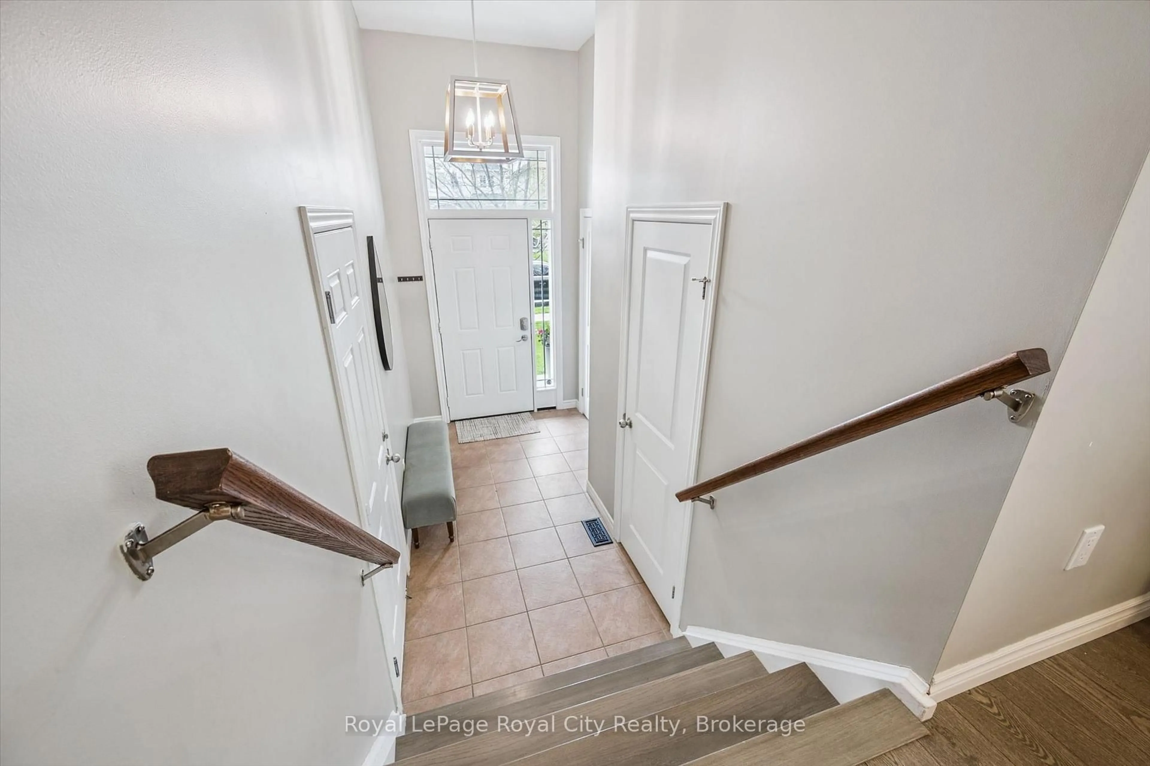 Indoor entryway for 144 Kemp Cres, Guelph Ontario N1E 0K1
