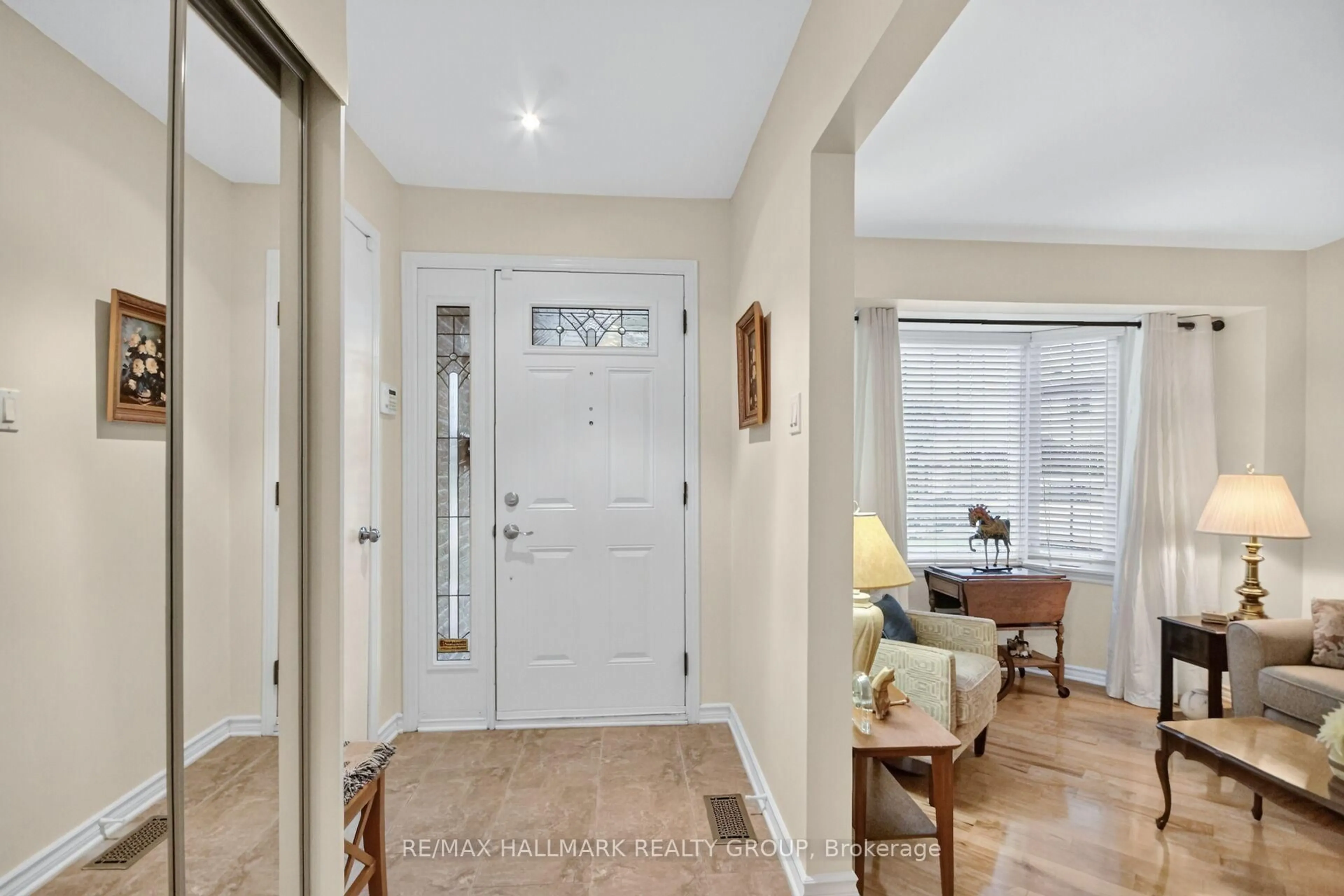Indoor entryway for 12 Ready Way, Ottawa Ontario K2J 2R6