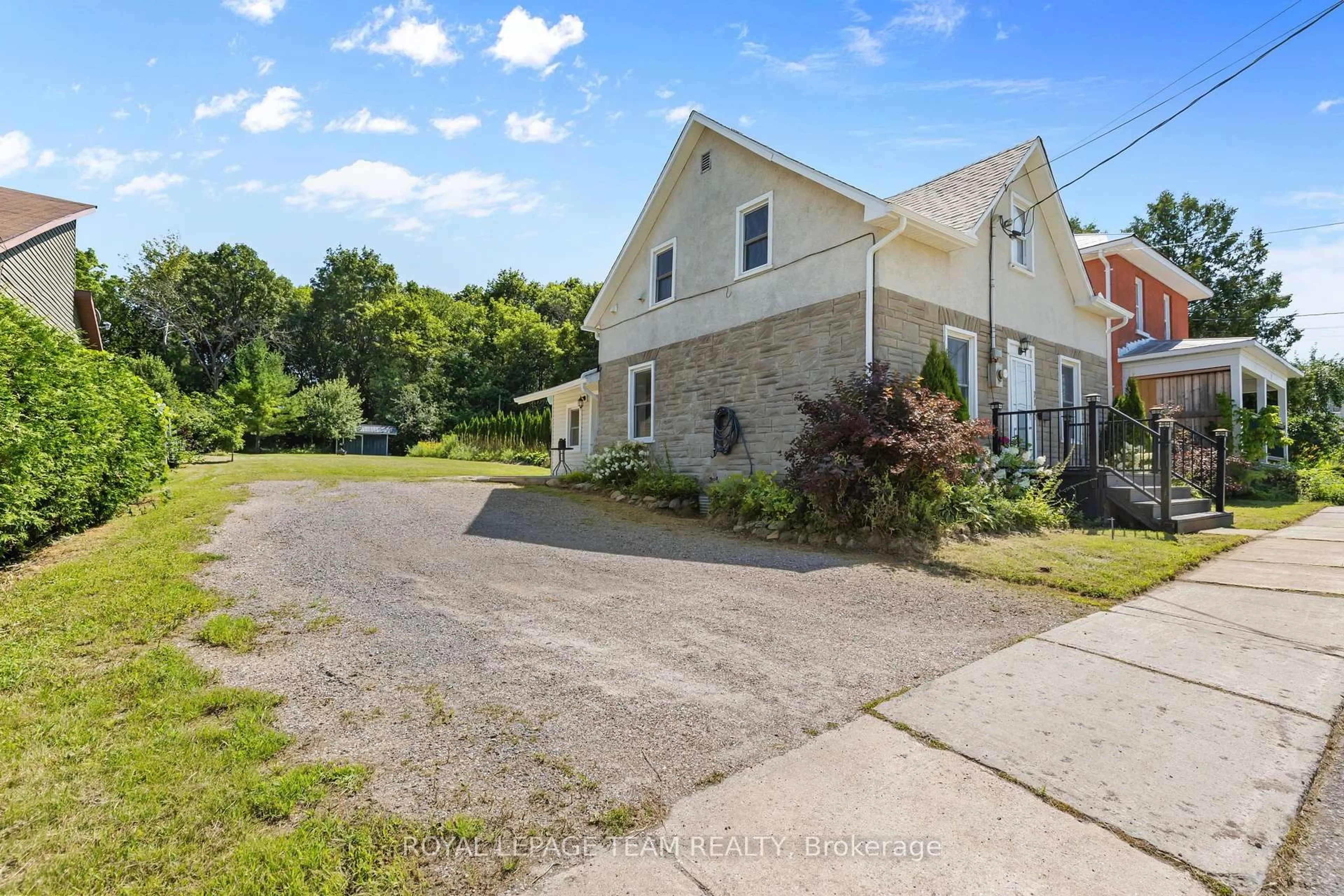 A pic from outside/outdoor area/front of a property/back of a property/a pic from drone, street for 79 Mutual Ave, Renfrew Ontario K7V 3R4