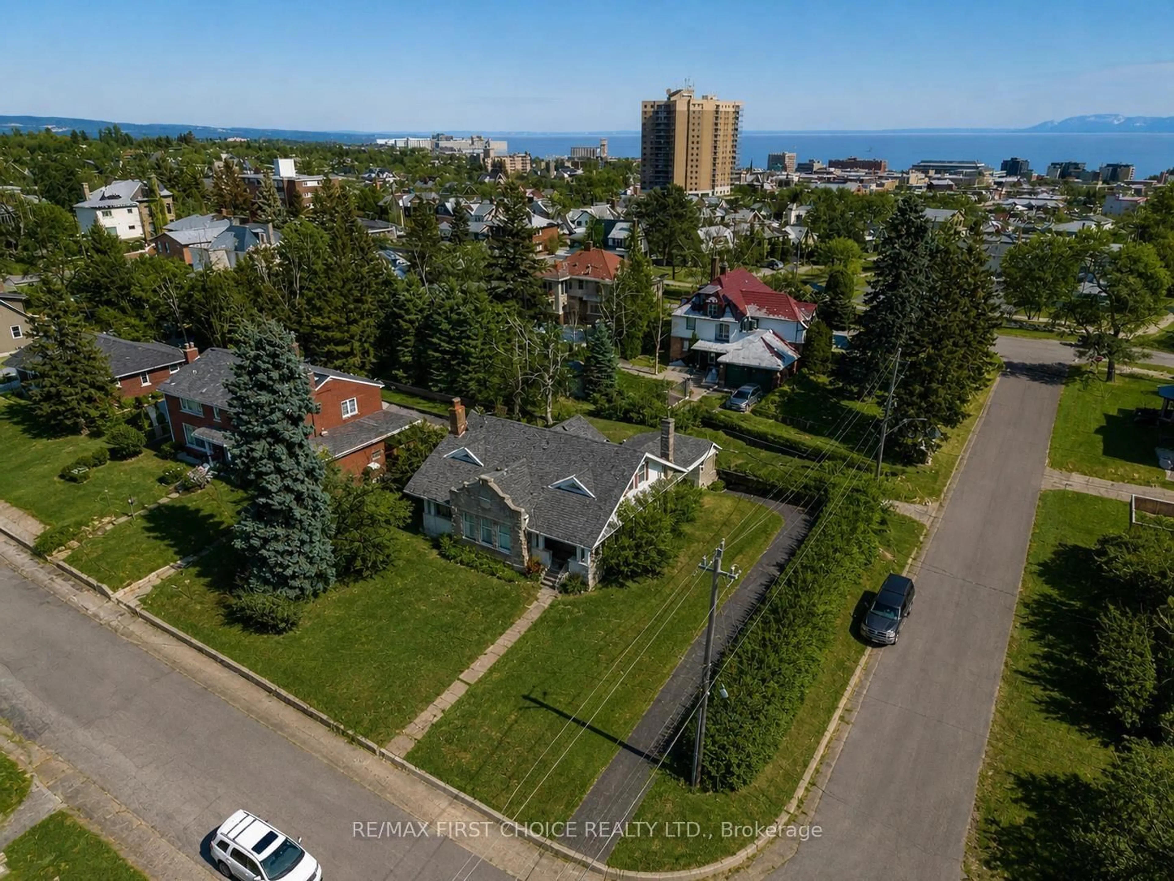 A pic from outside/outdoor area/front of a property/back of a property/a pic from drone, street for 43 Summit Ave, Thunder Bay Ontario P7B 3N7