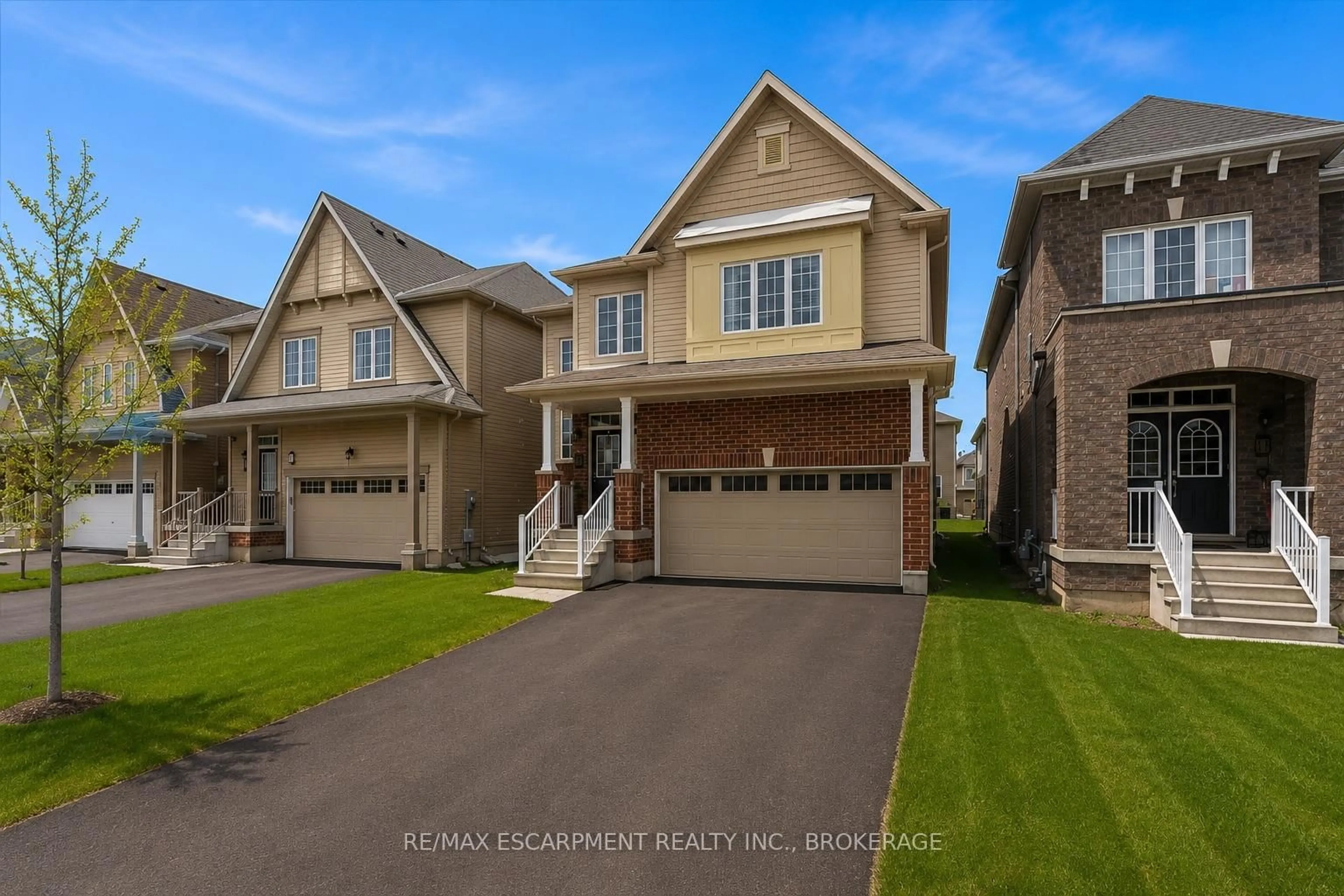 Home with vinyl exterior material, street for 13 Steven Dr, Thorold Ontario L3B 0G7