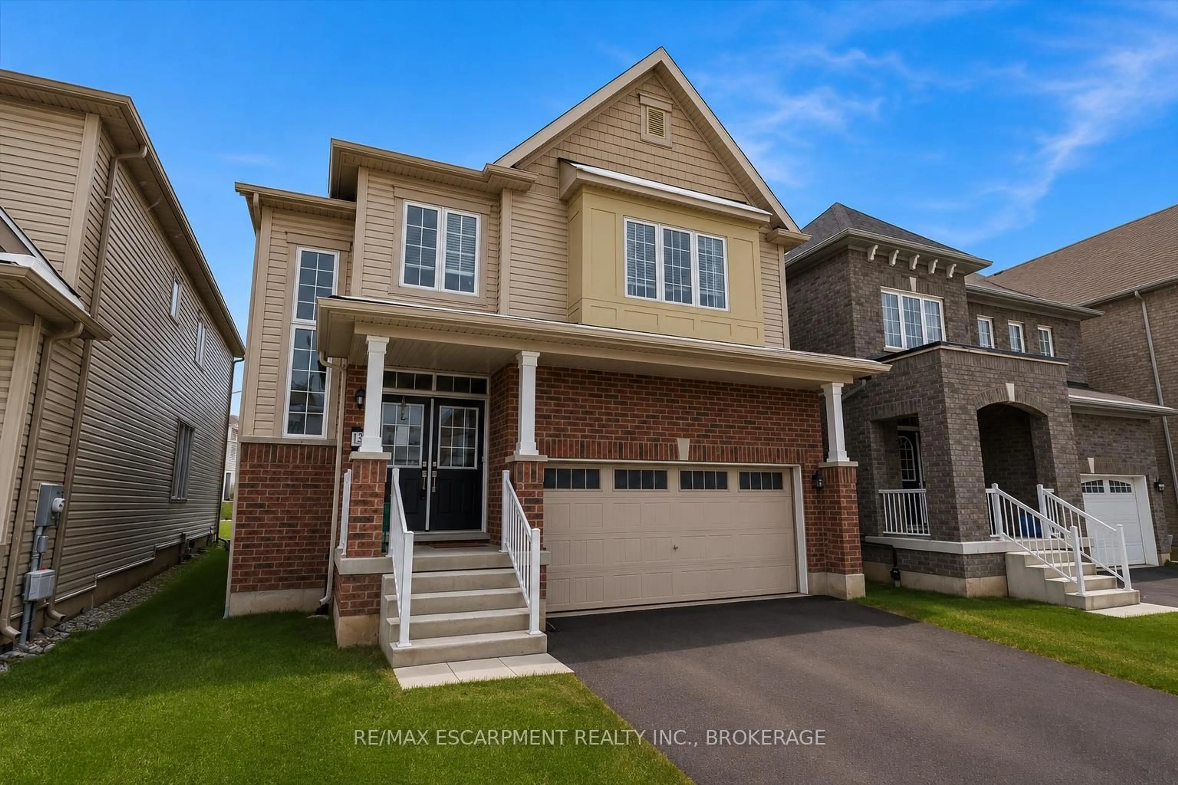 Home with vinyl exterior material, street for 13 Steven Dr, Thorold Ontario L3B 0G7