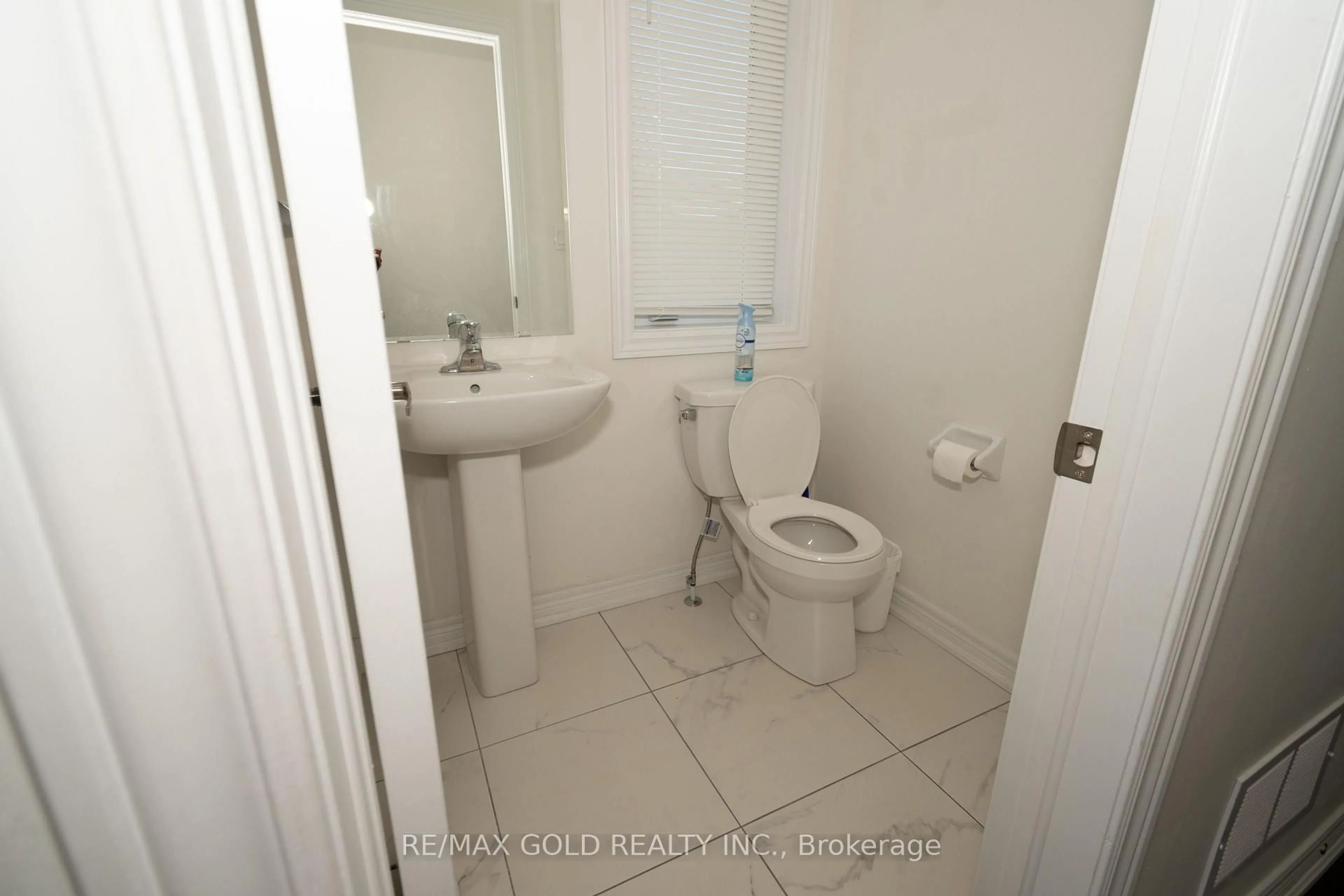 Standard bathroom, unknown for 166 Deerpath Dr #1, Guelph Ontario N1K 1W6