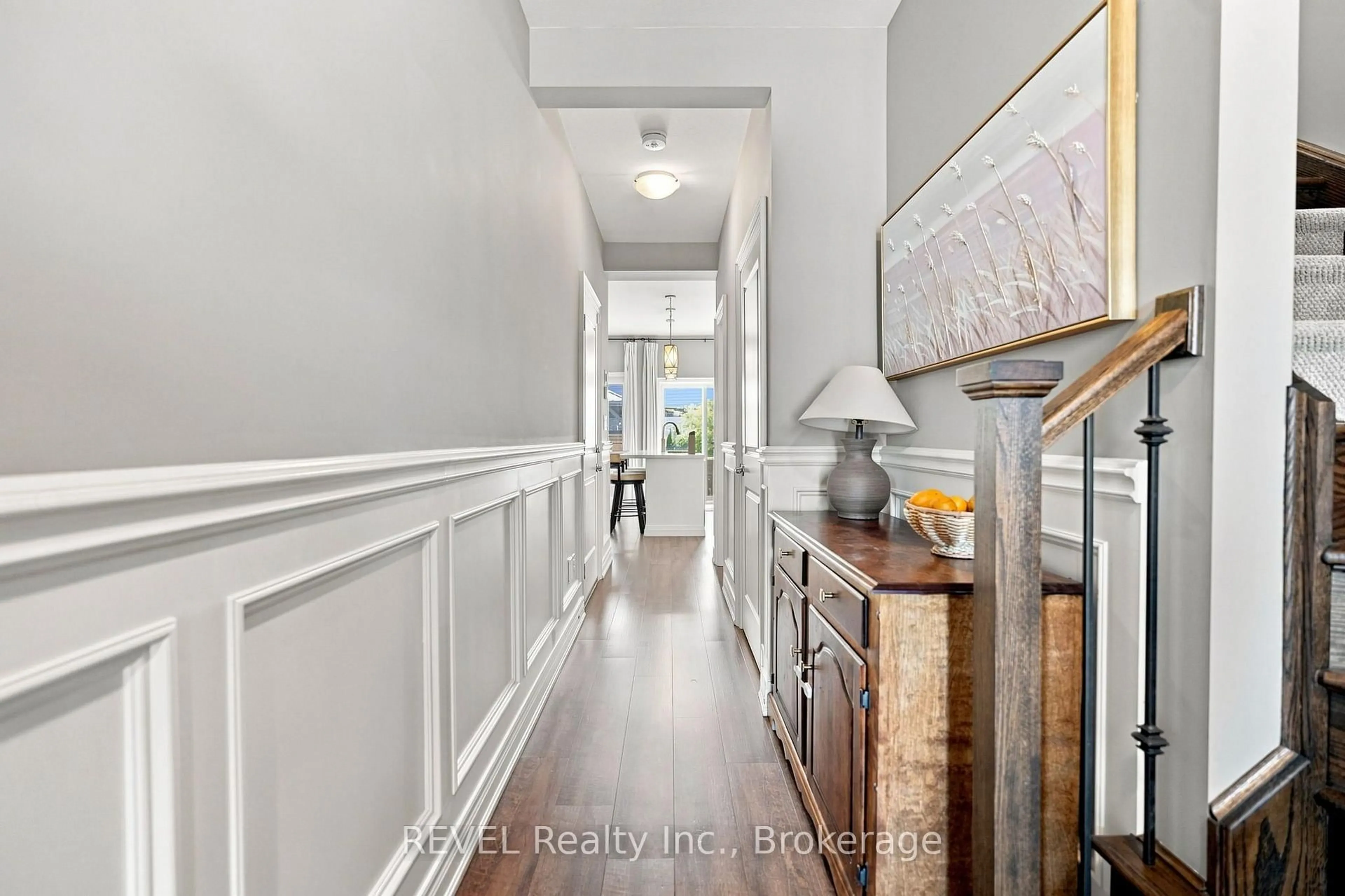 Indoor entryway for 136 Acacia Road Rd, Pelham Ontario L0S 1E6