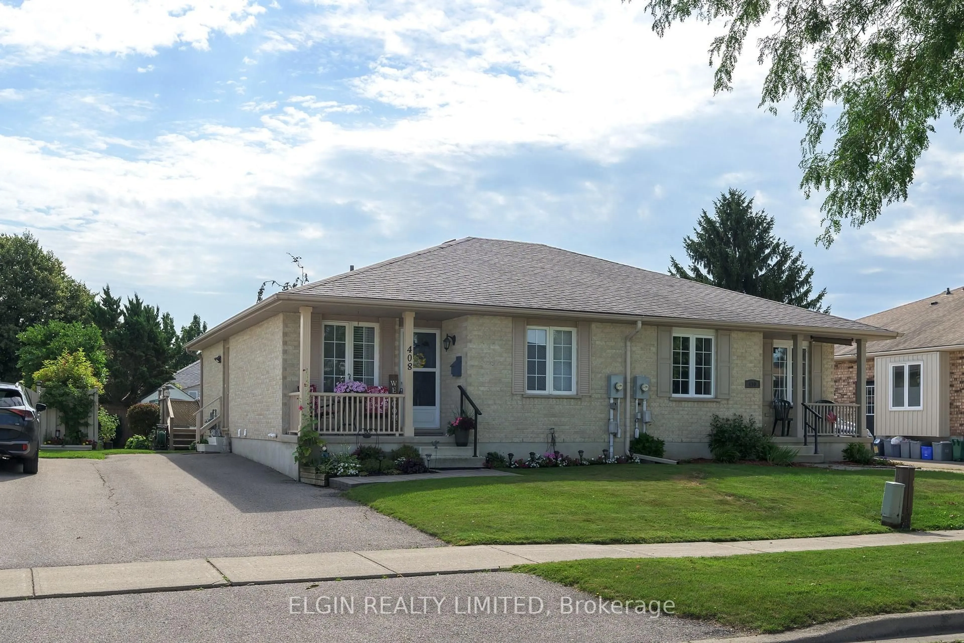 Home with vinyl exterior material, street for 408 Highview Dr, St. Thomas Ontario N5R 6C4