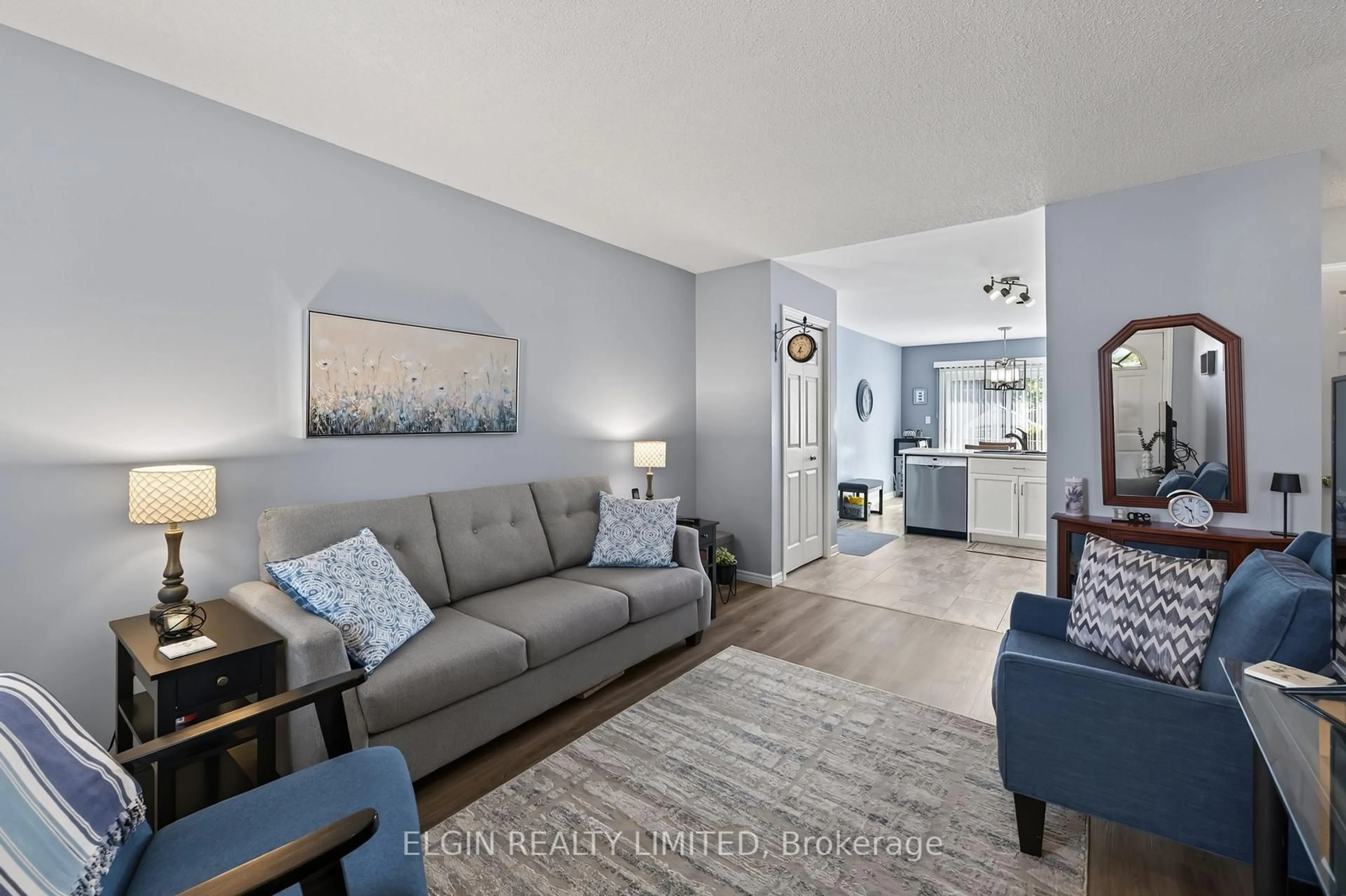Living room with furniture, unknown for 408 Highview Dr, St. Thomas Ontario N5R 6C4