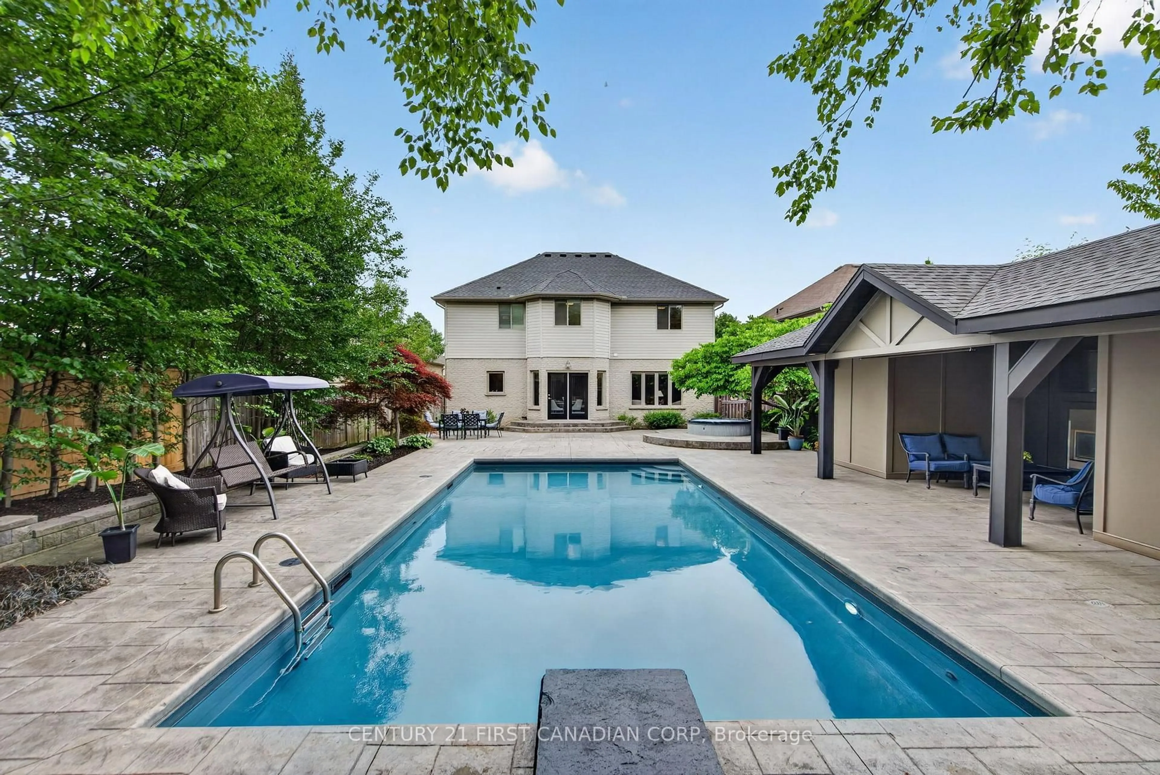 Pool for 1027 Manchester Rd, London North Ontario N6H 5J1