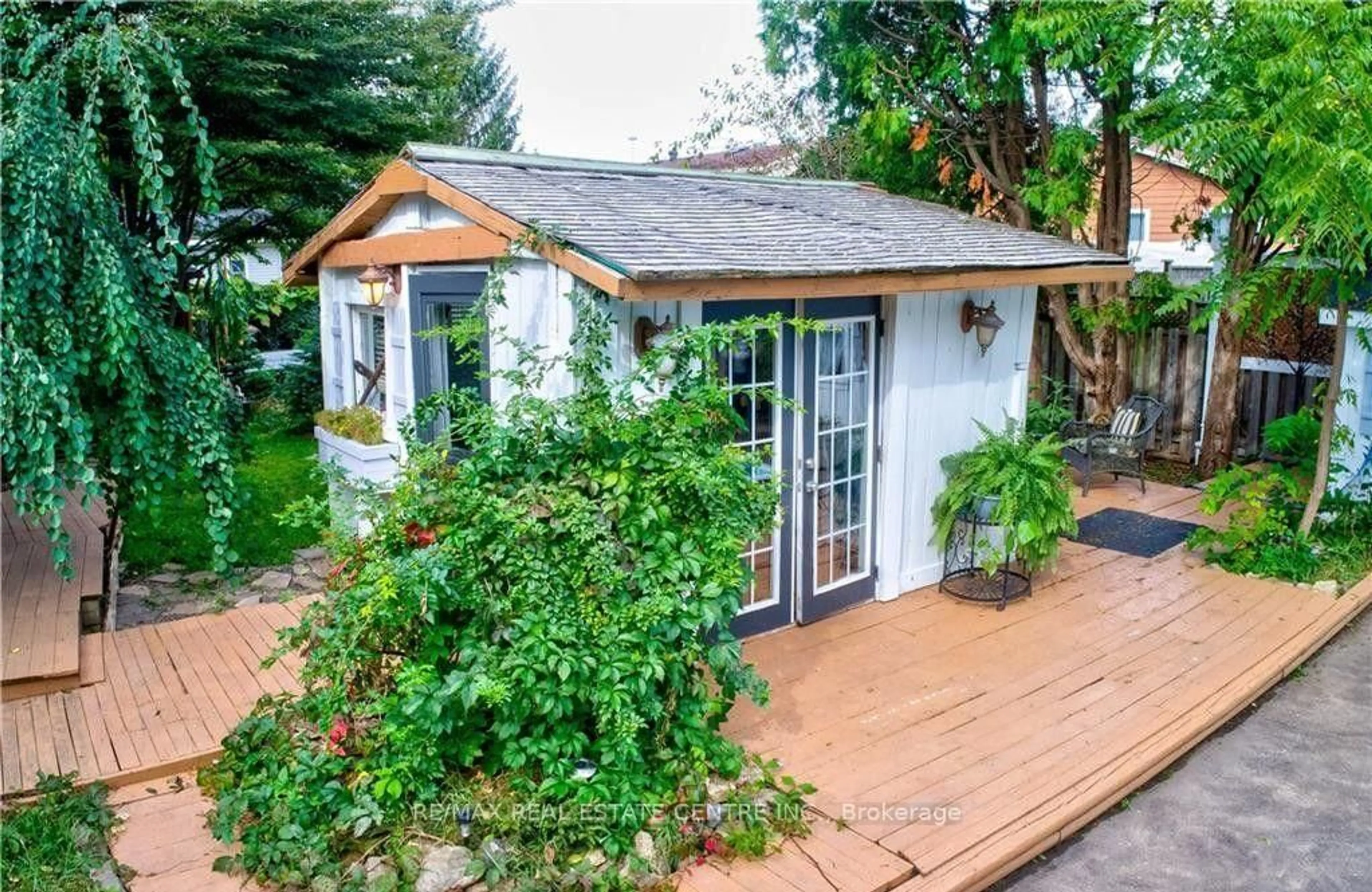 Shed for 134 Kitchener Rd, Cambridge Ontario N3H 1A6