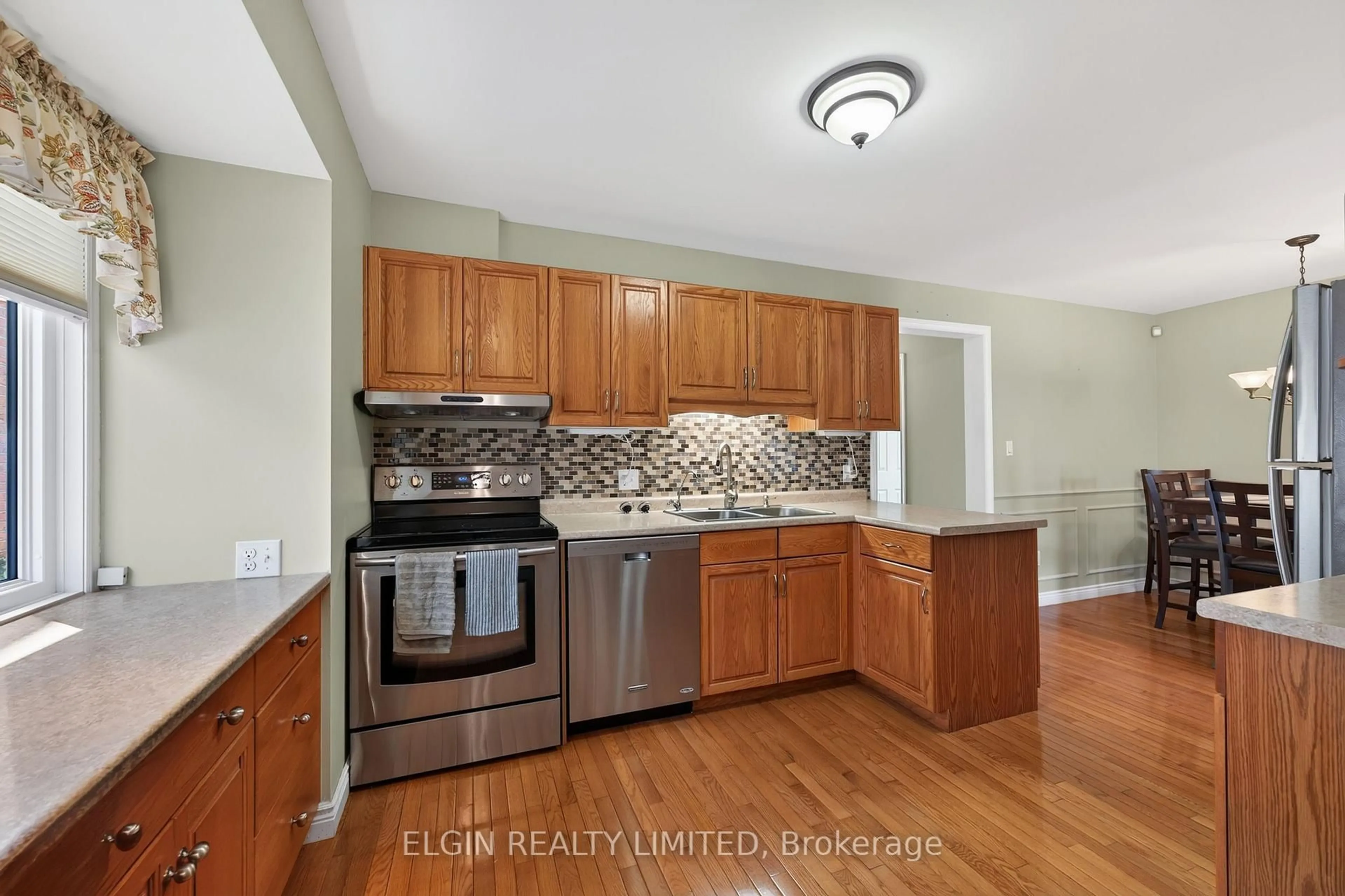 Standard kitchen, unknown for 108 Manor Rd, St. Thomas Ontario N5R 5S3