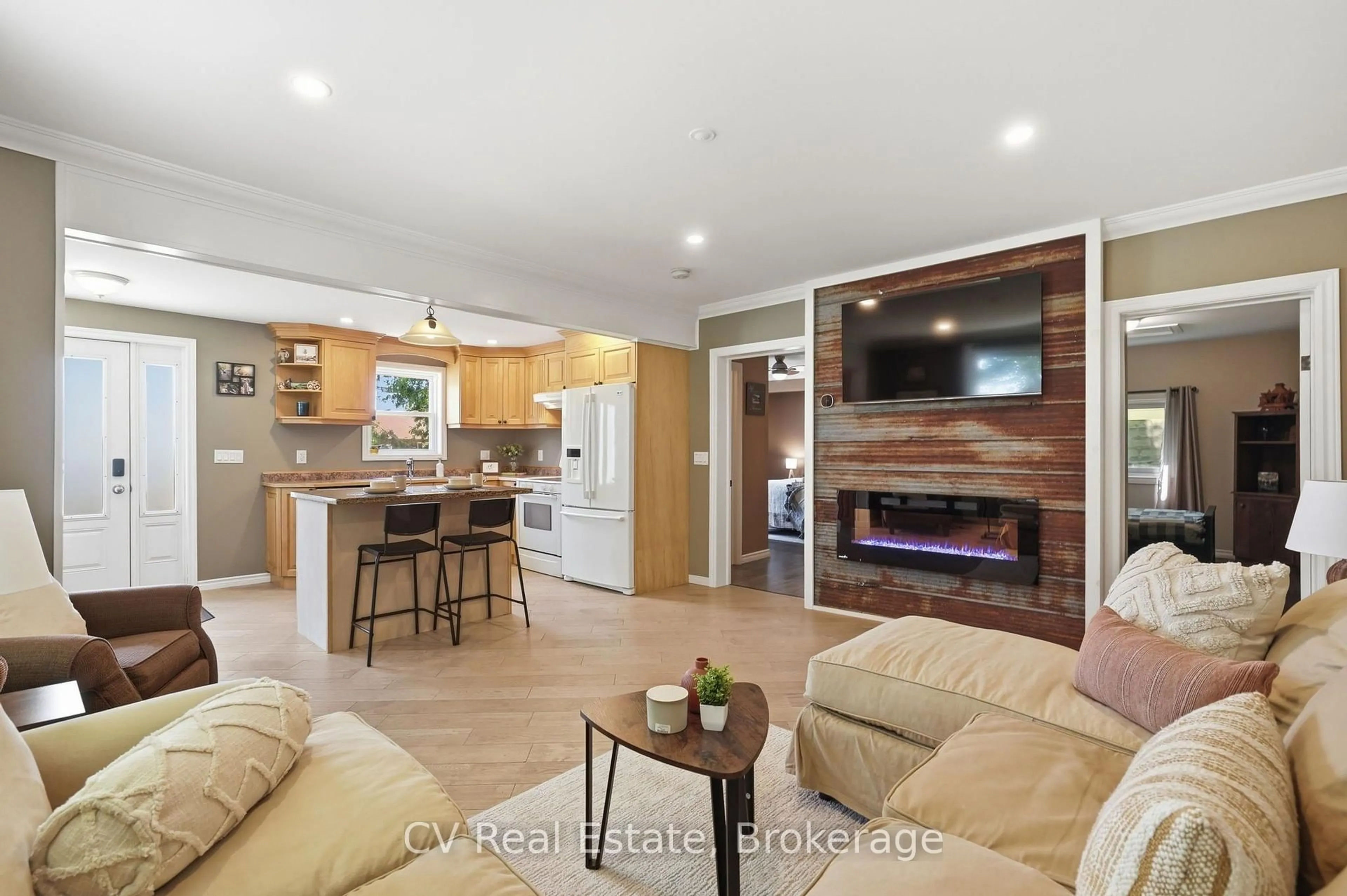 Open concept kitchen, wood/laminate floor for 309 High St, Georgian Bay Ontario P0C 1H0