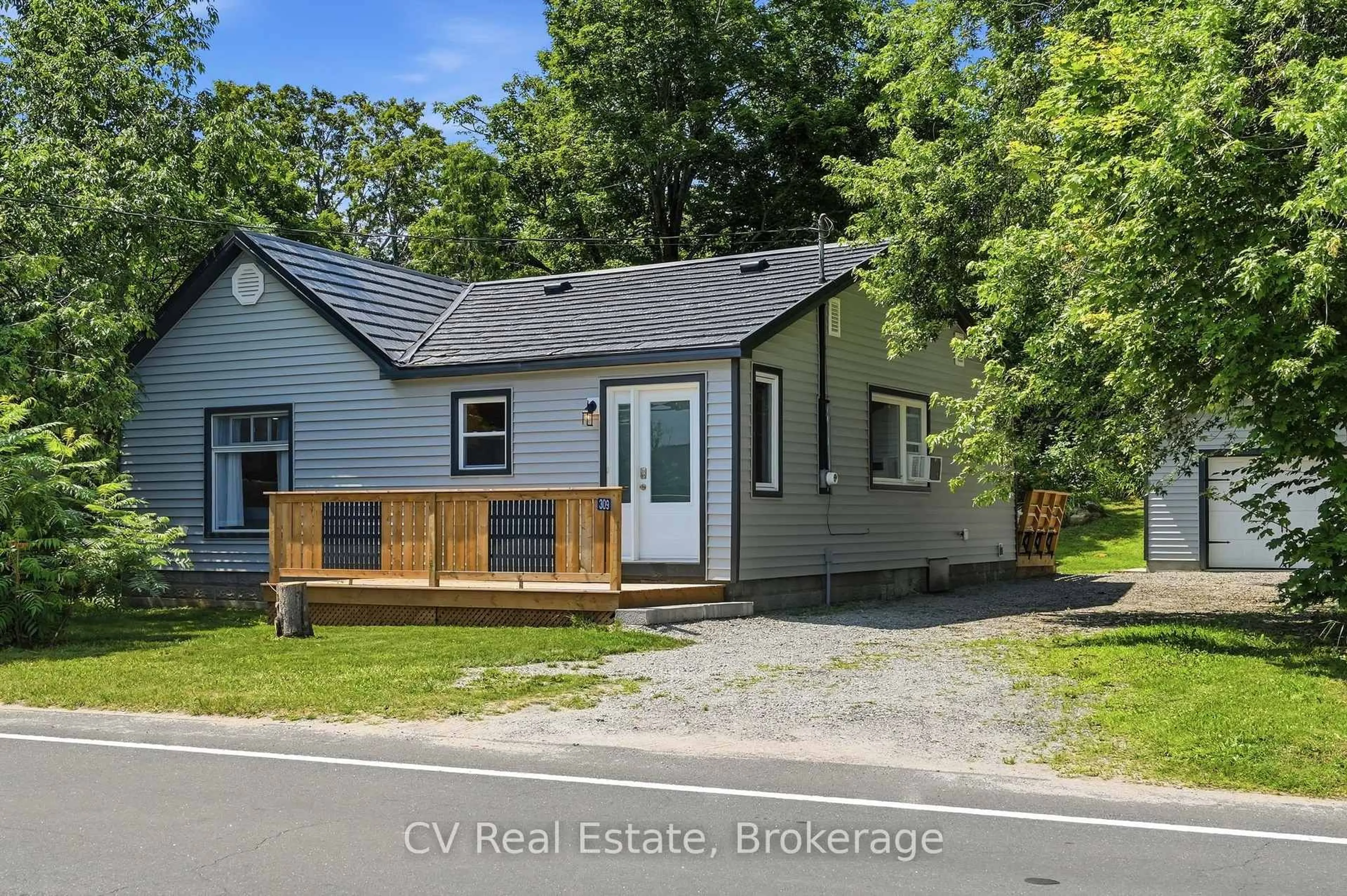 A pic from outside/outdoor area/front of a property/back of a property/a pic from drone, street for 309 High St, Georgian Bay Ontario P0C 1H0