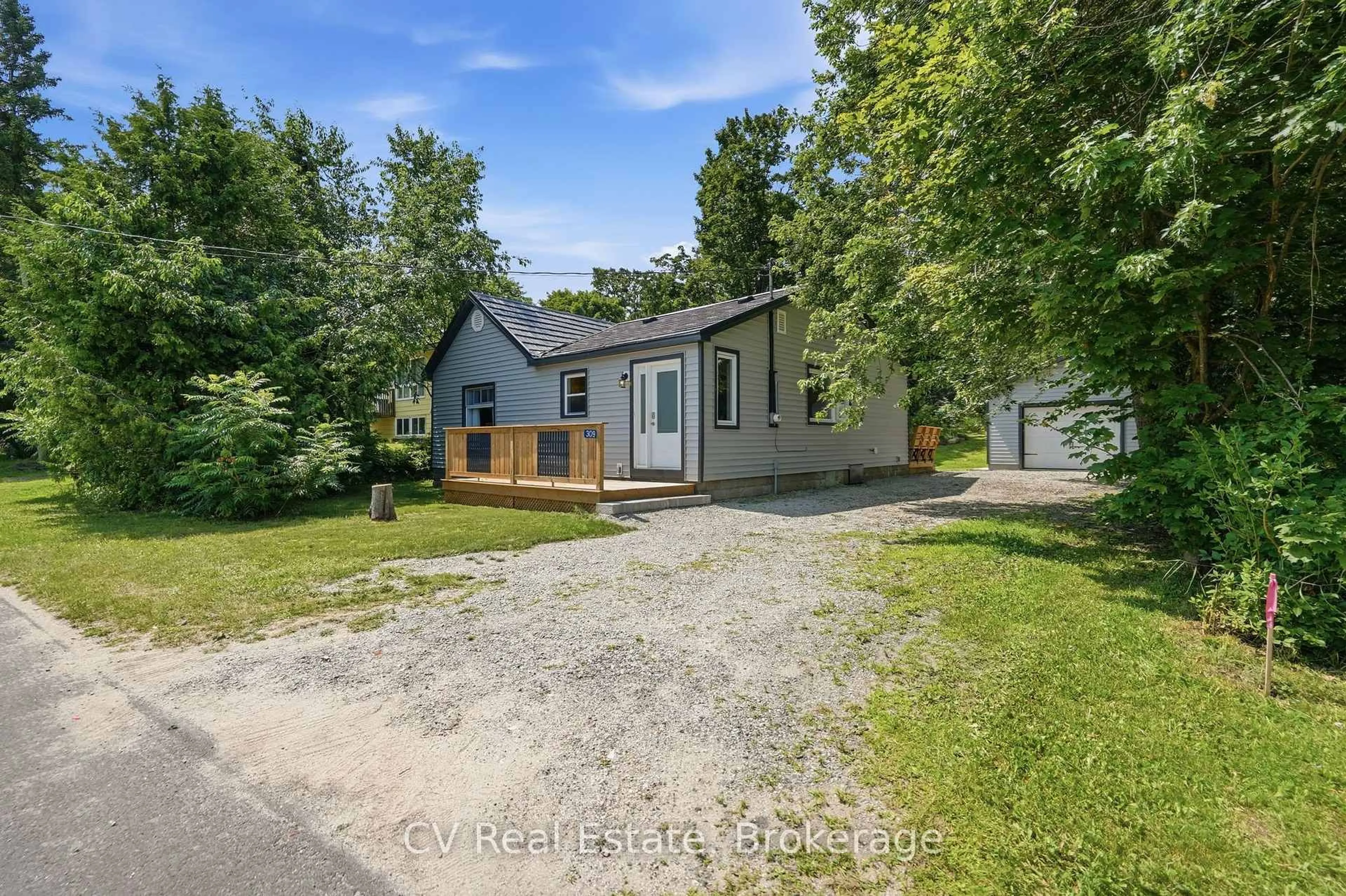 A pic from outside/outdoor area/front of a property/back of a property/a pic from drone, street for 309 High St, Georgian Bay Ontario P0C 1H0