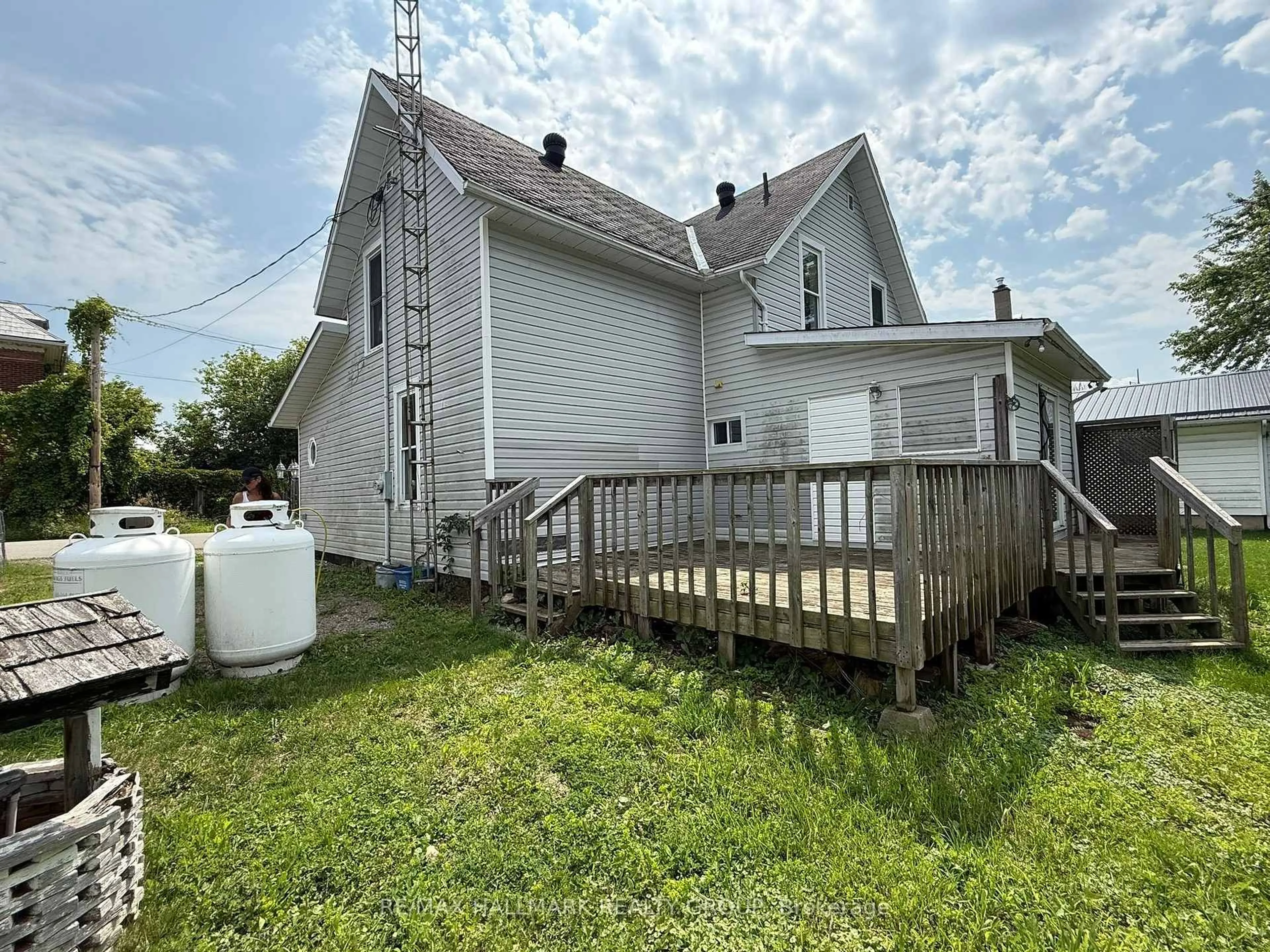 A pic from outside/outdoor area/front of a property/back of a property/a pic from drone, building for 12 Circle Dr, Rideau Lakes Ontario K0G 1E0