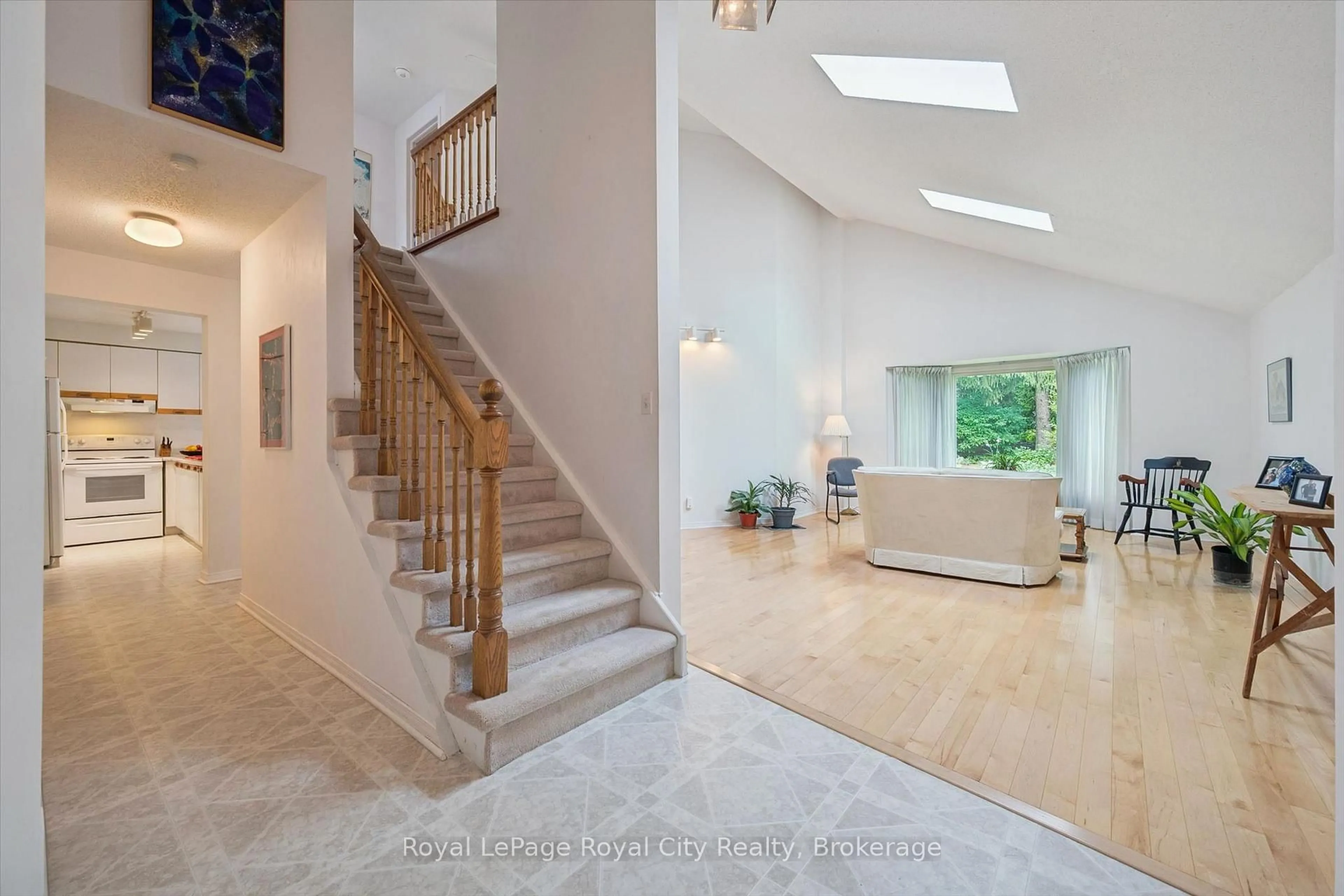 Indoor foyer for 8 MOLLISON Crt, Guelph Ontario N1C 1A7