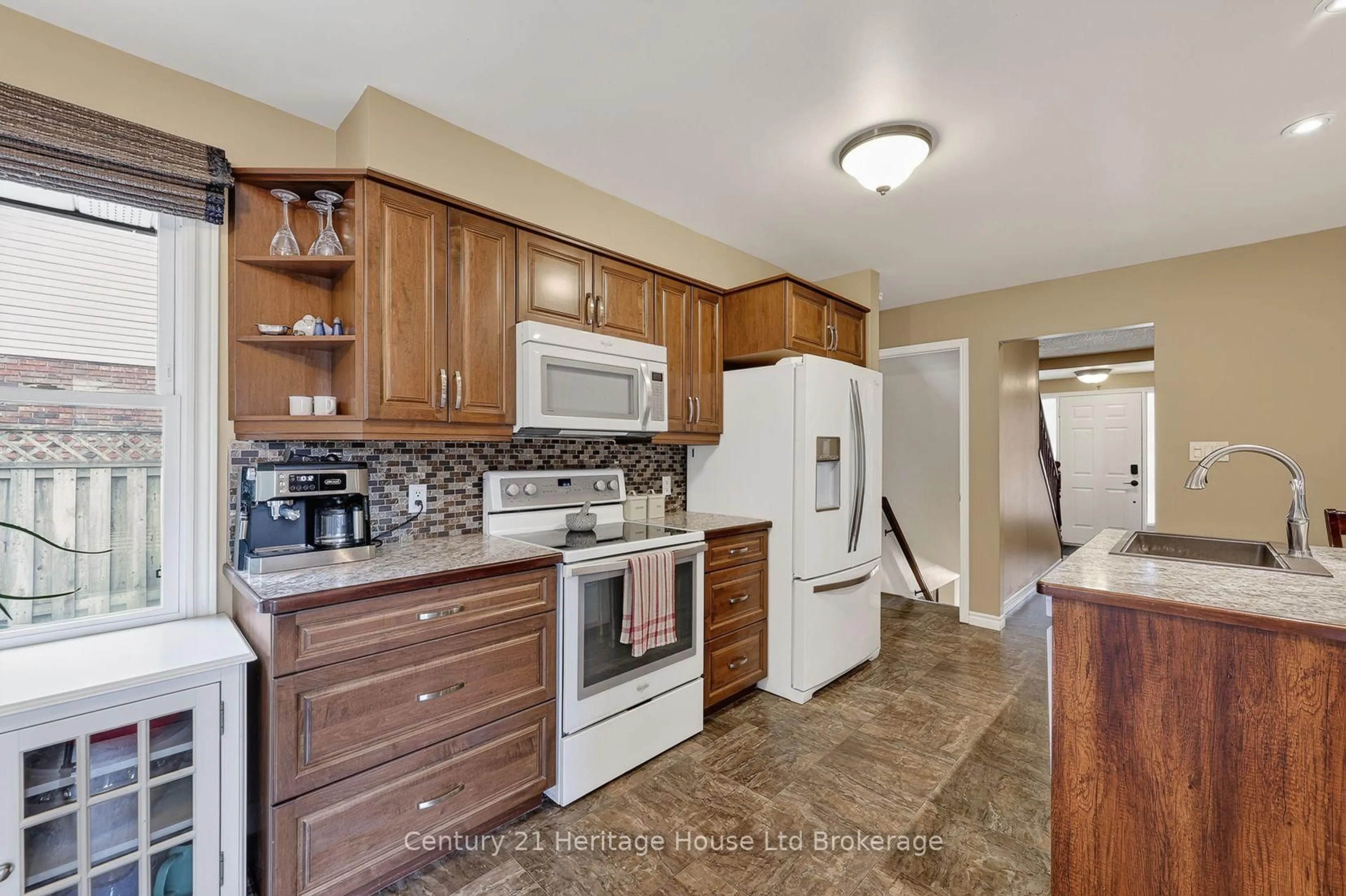 Standard kitchen, ceramic/tile floor for 27 SIOUX Cres, Woodstock Ontario N4T 1G2