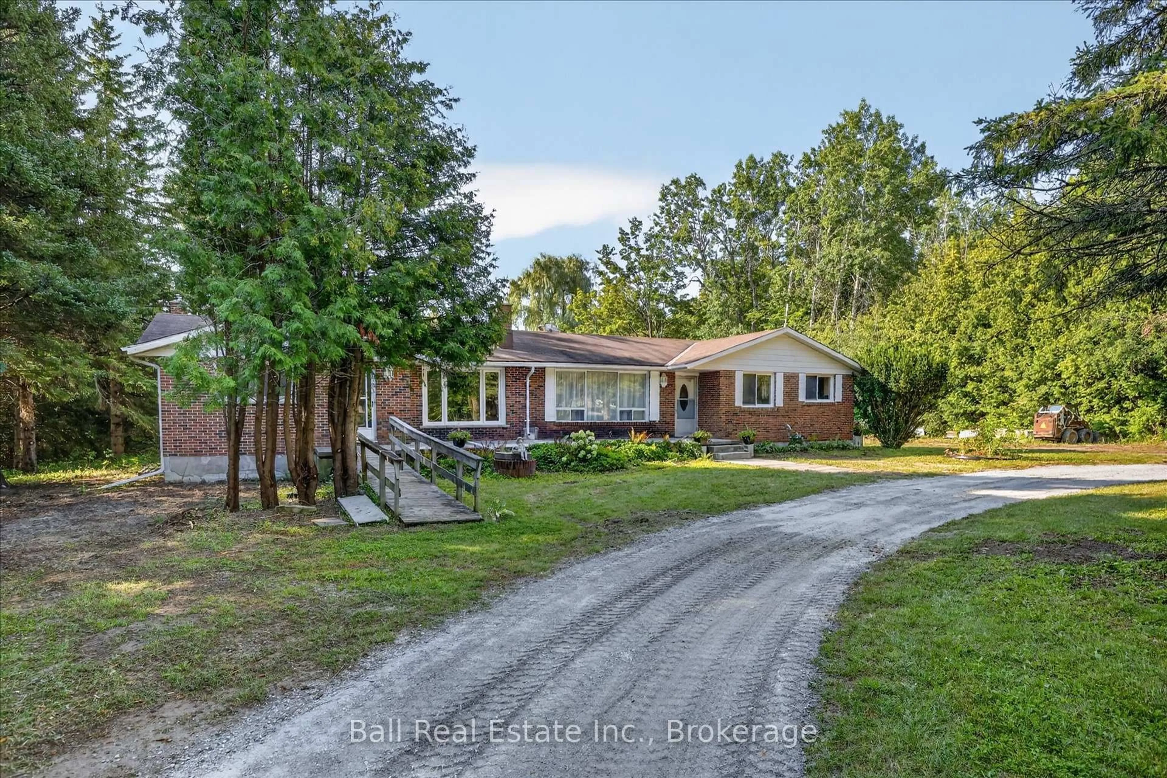 A pic from outside/outdoor area/front of a property/back of a property/a pic from drone, unknown for 751 Ford Cres, Cavan Monaghan Ontario L0A 1C0