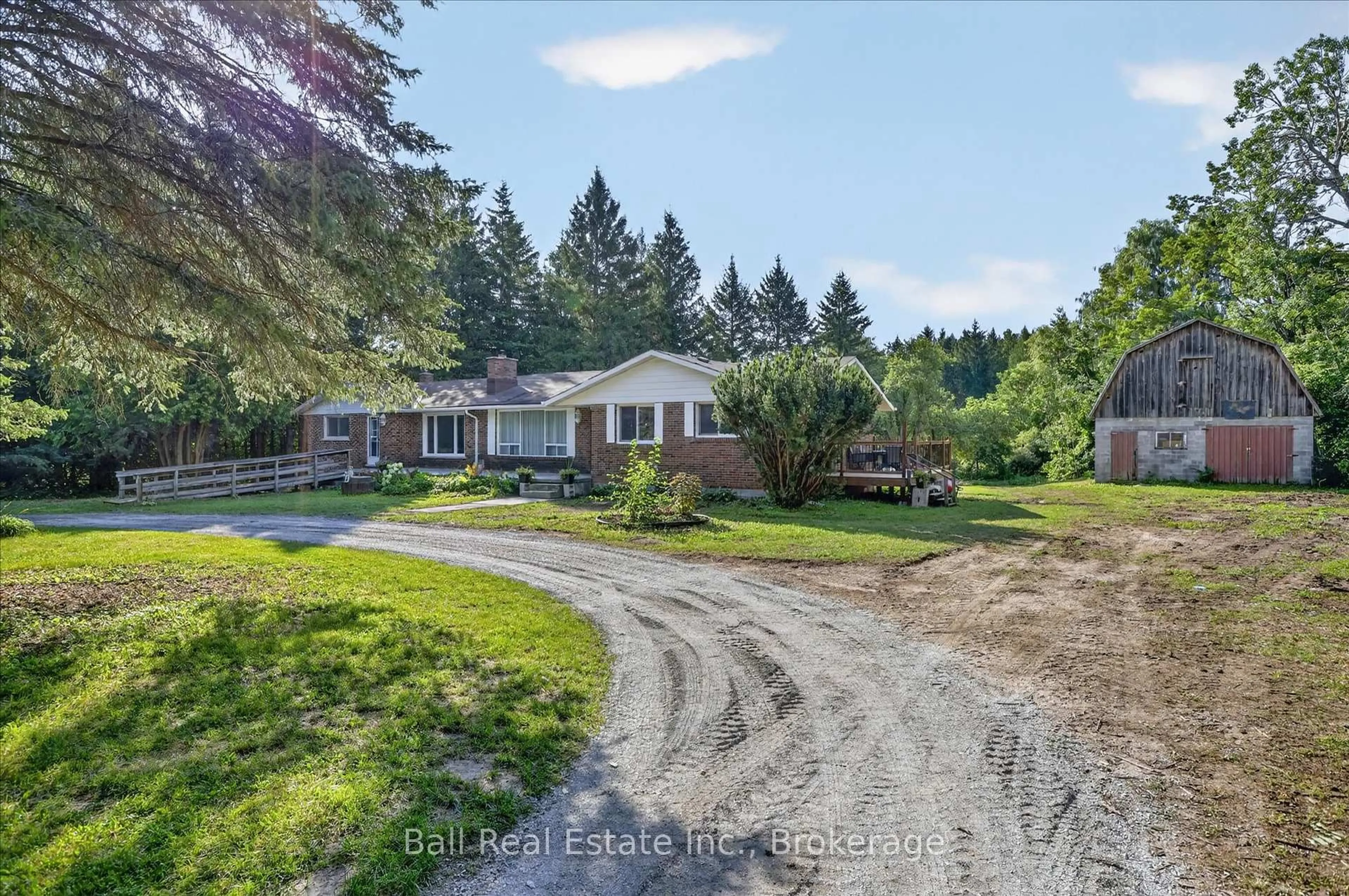 A pic from outside/outdoor area/front of a property/back of a property/a pic from drone, unknown for 751 Ford Cres, Cavan Monaghan Ontario L0A 1C0