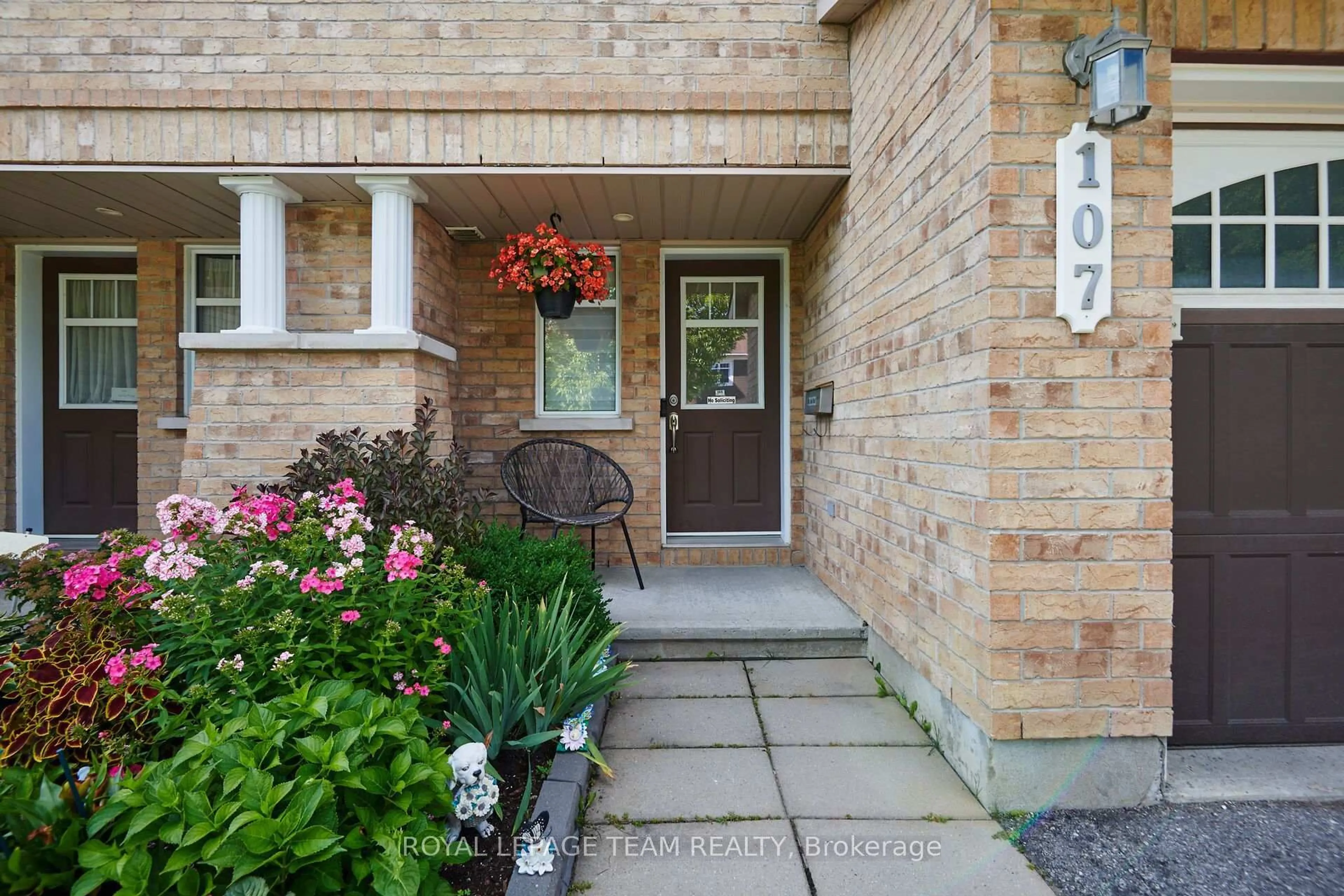 Indoor entryway for 107 Garrity Cres, Ottawa Ontario K2J 3T4