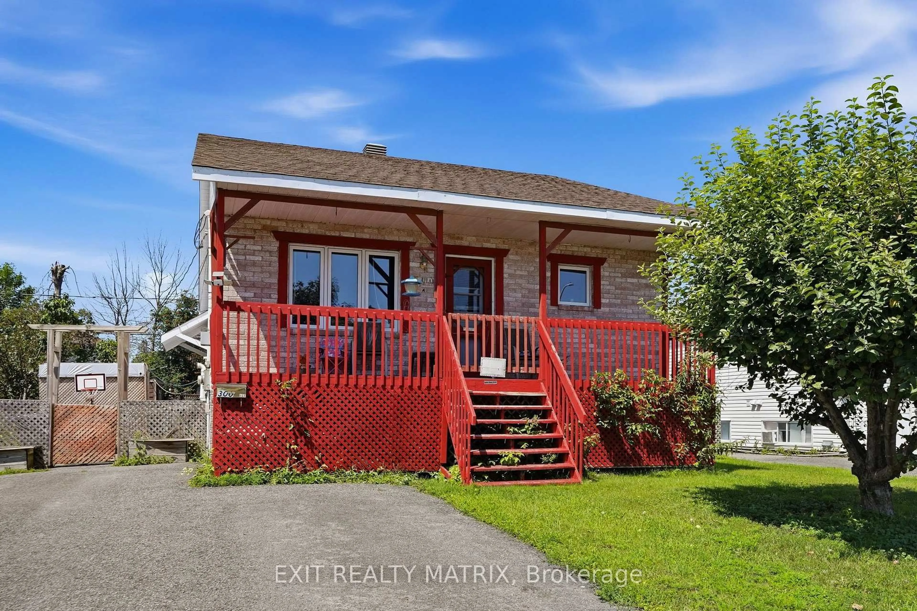 Unknown for 300 Tupper St, Hawkesbury Ontario K6A 2V2