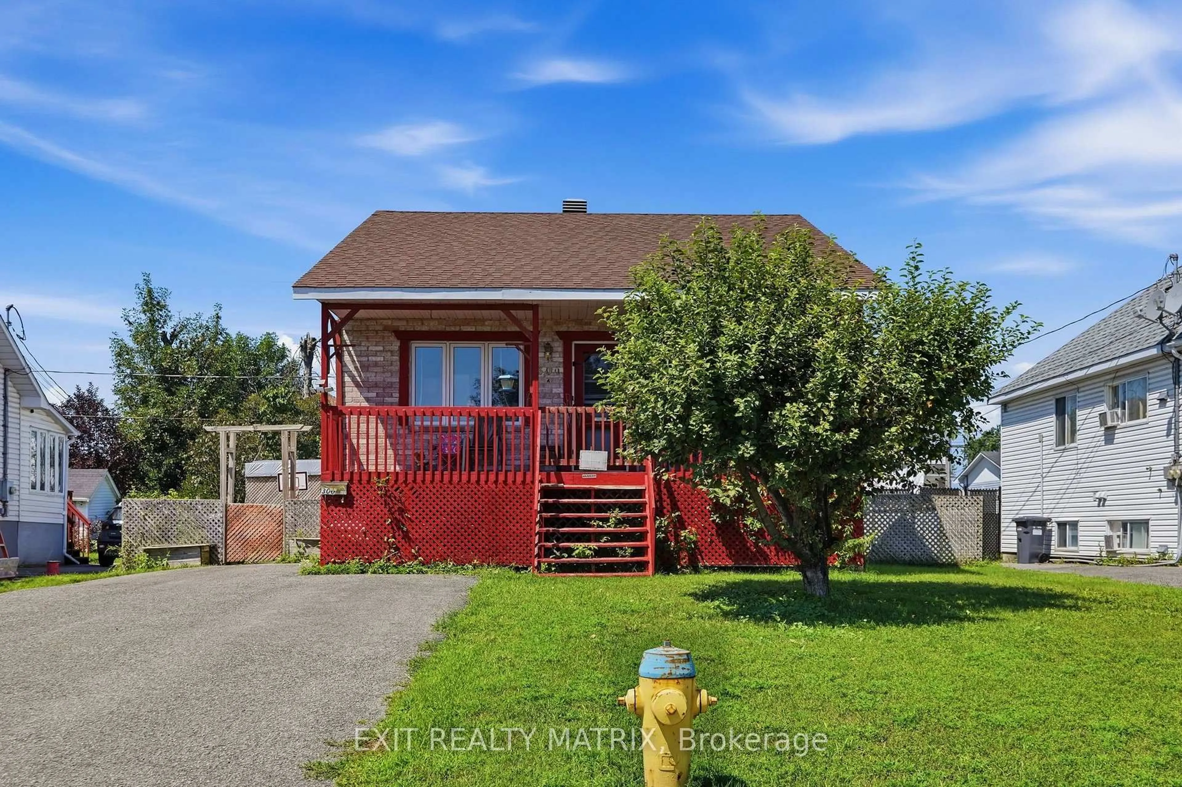 A pic from outside/outdoor area/front of a property/back of a property/a pic from drone, street for 300 Tupper St, Hawkesbury Ontario K6A 2V2