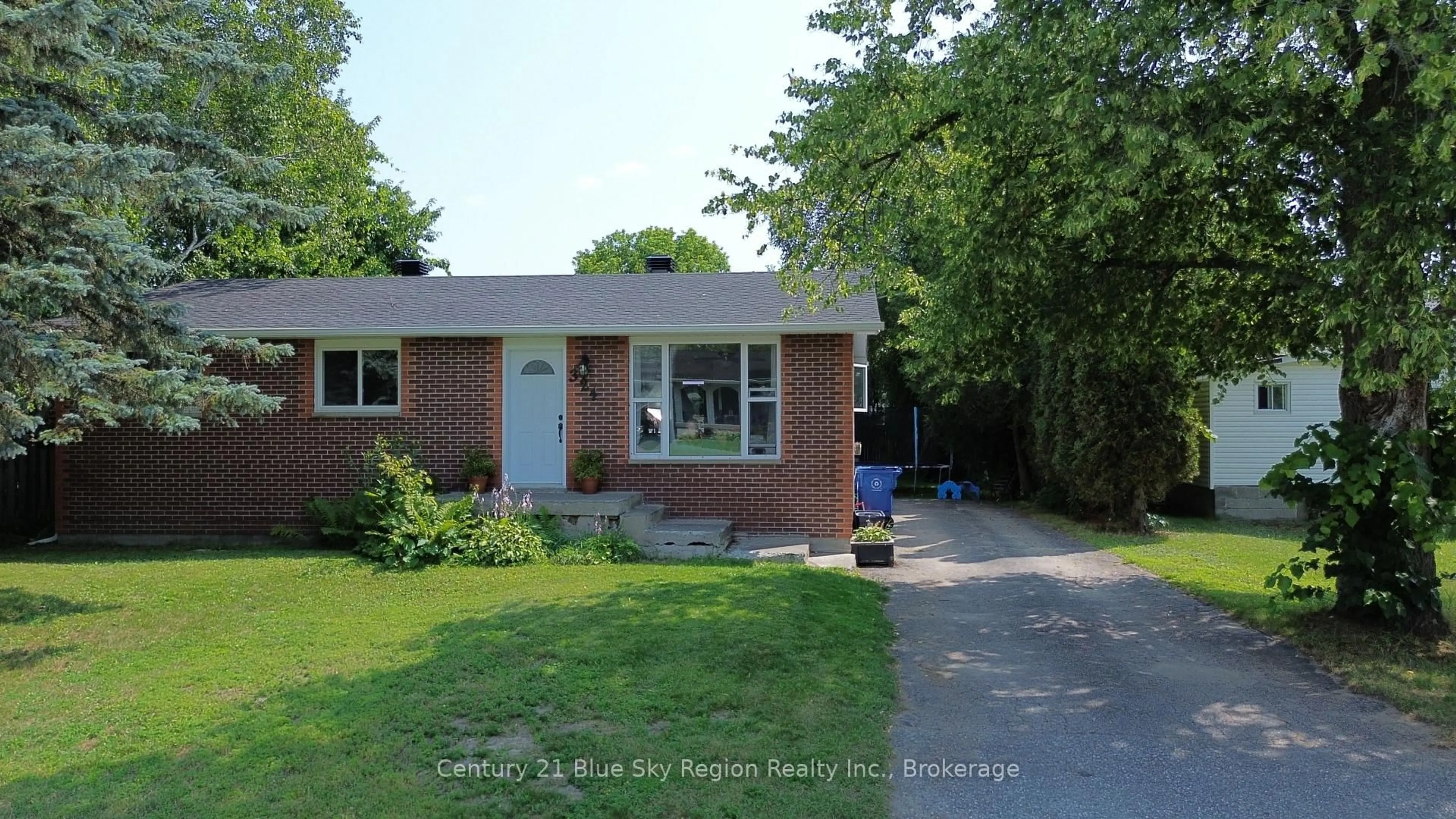 Home with brick exterior material, street for 324 King St, West Nipissing Ontario P2B 3A9
