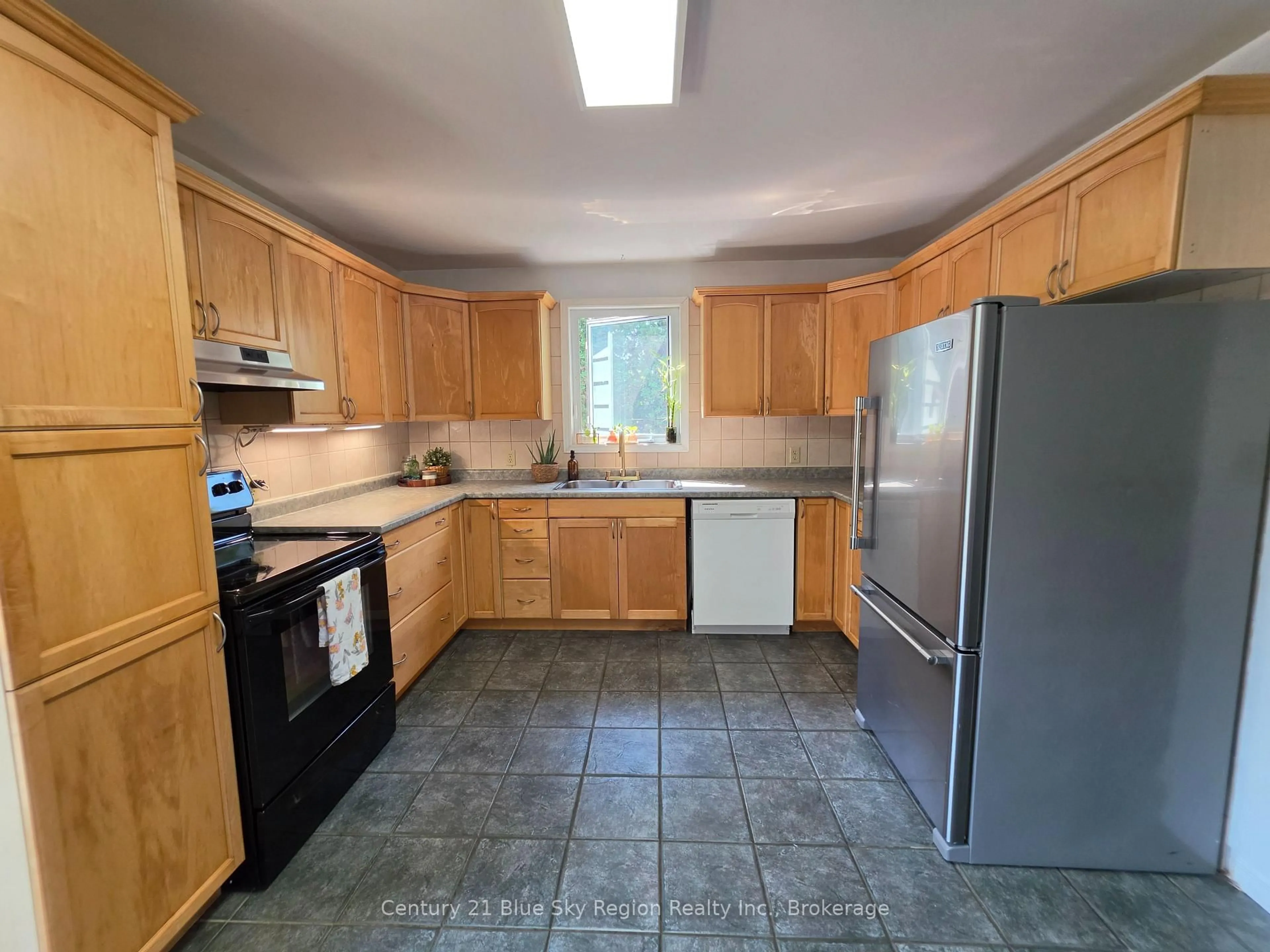 Standard kitchen, unknown for 324 King St, West Nipissing Ontario P2B 3A9