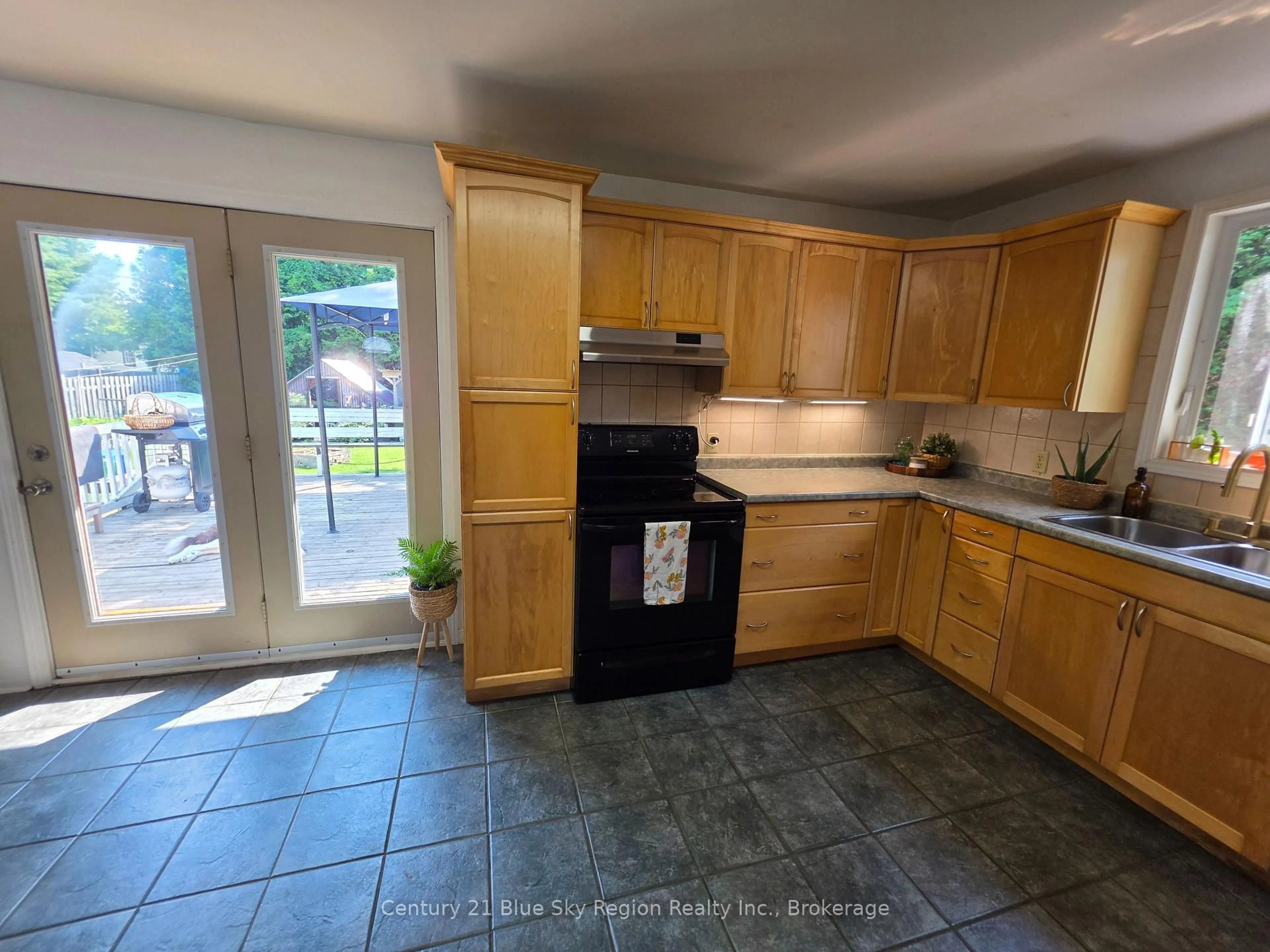 Standard kitchen, unknown for 324 King St, West Nipissing Ontario P2B 3A9