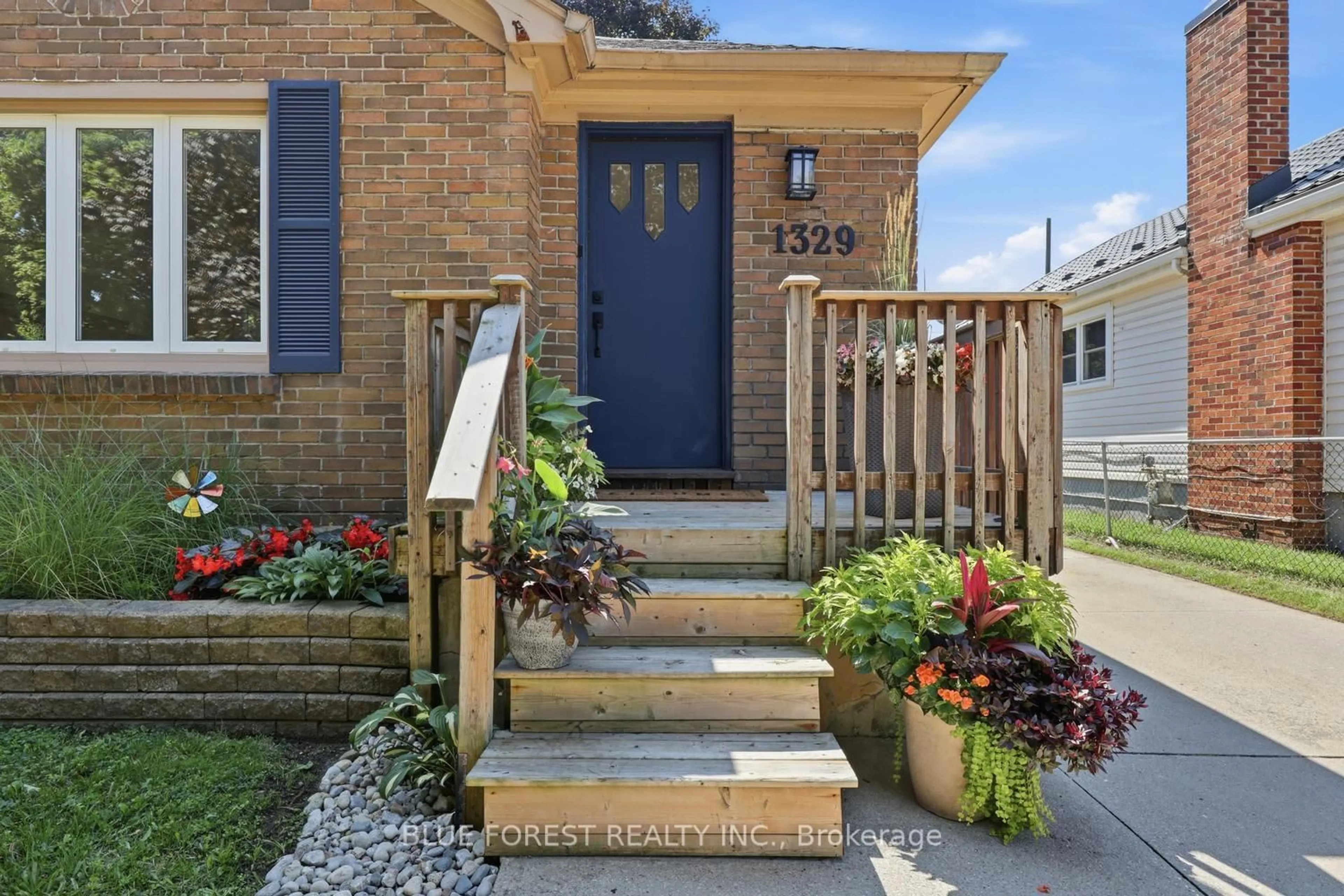 Unknown for 1329 Brydges St, London East Ontario N5W 2C5