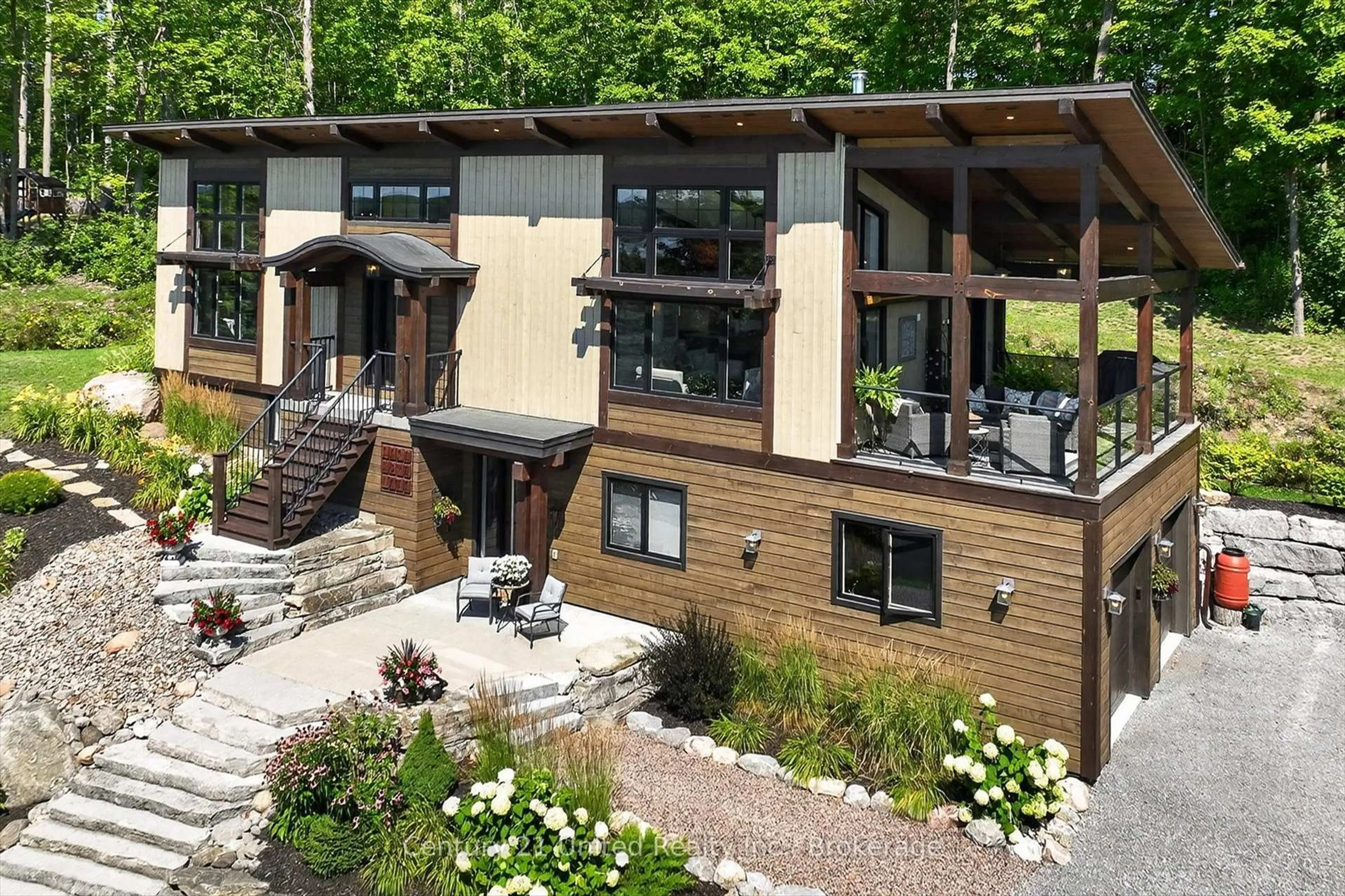 Home with brick exterior material, building for 72 Darling Dr, Selwyn Ontario K0L 2W0