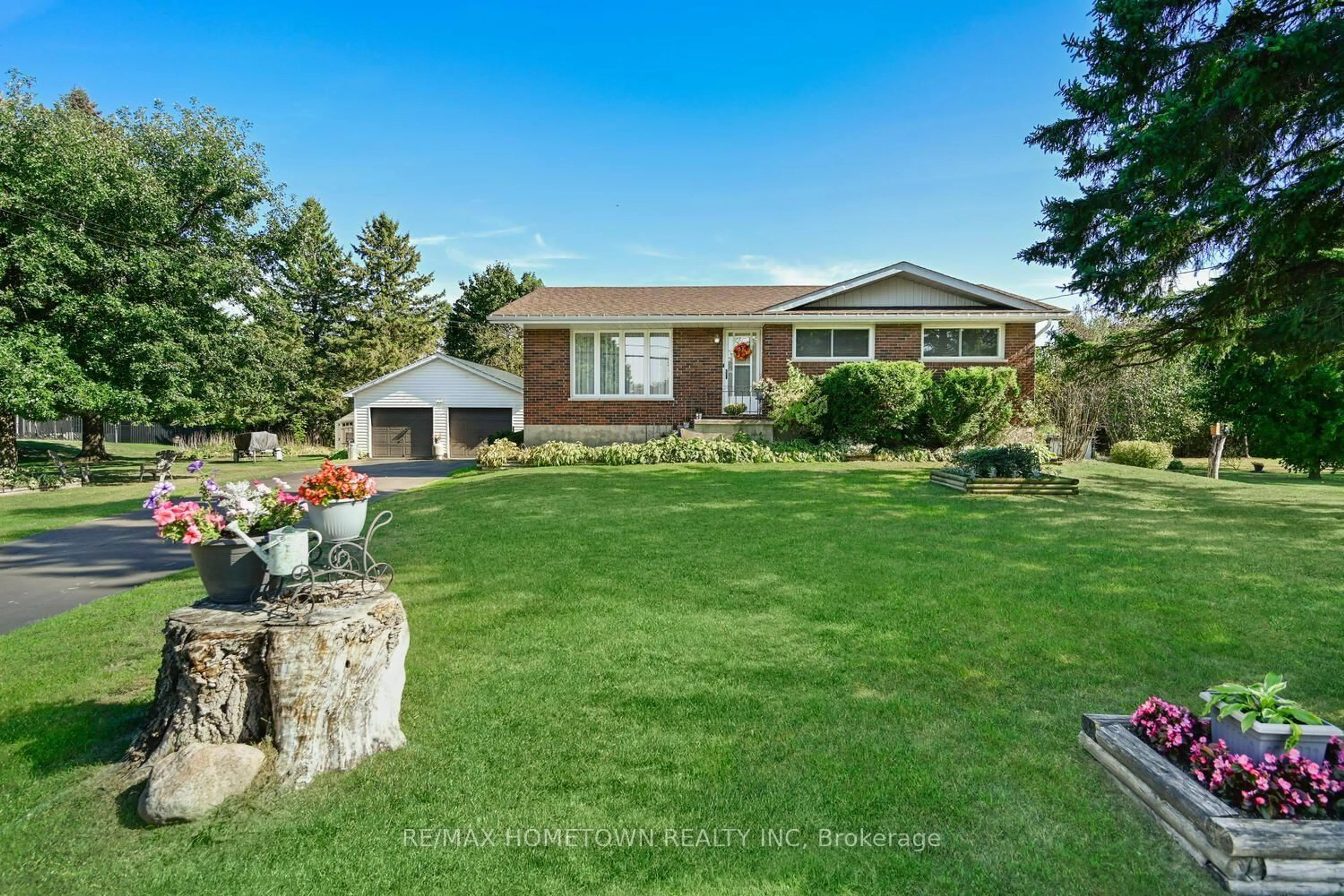 A pic from outside/outdoor area/front of a property/back of a property/a pic from drone, unknown for 4531 Kilkenny Rd, Elizabethtown-Kitley Ontario K6T 1A1