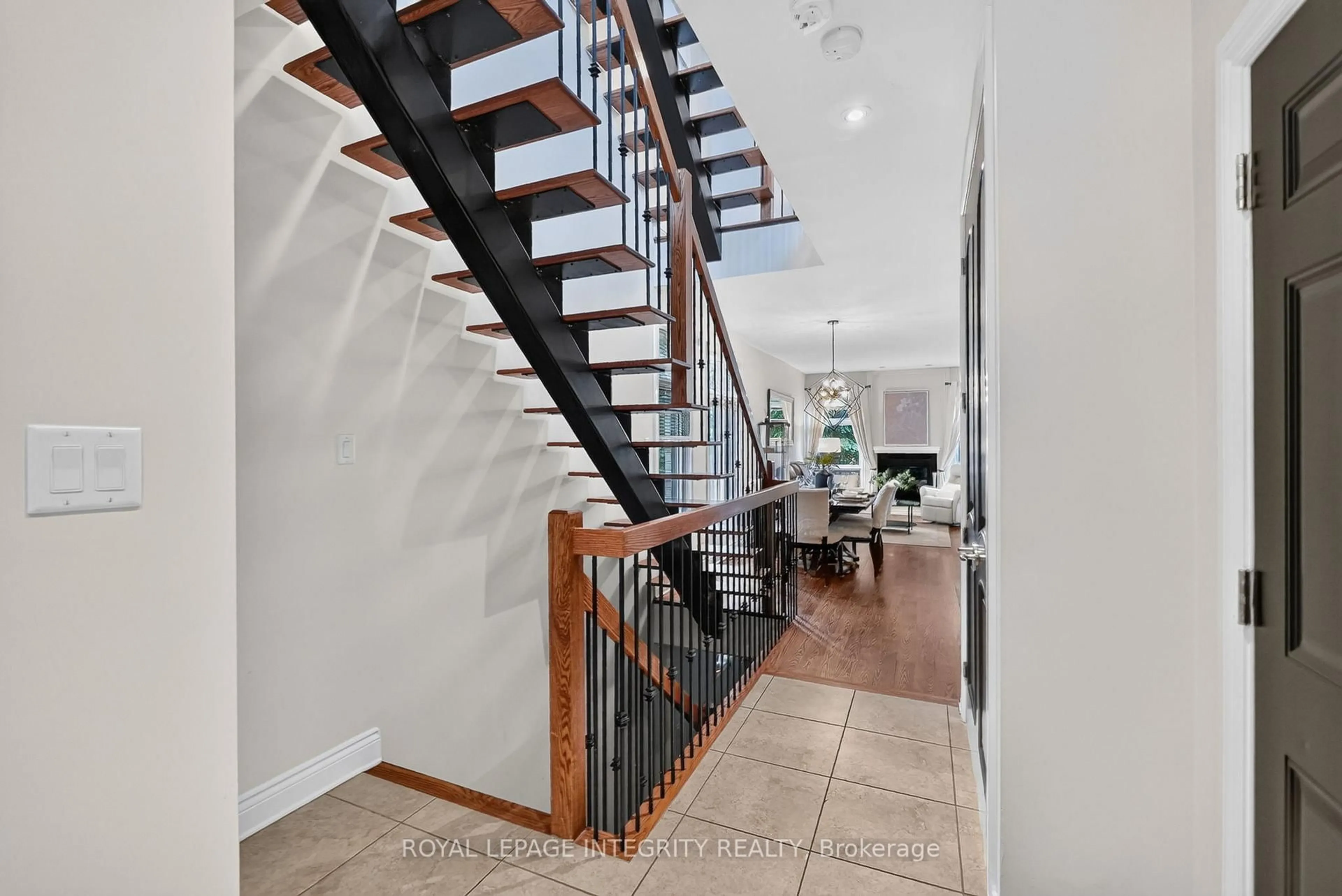 Stairs for 812 Petra Private, Ottawa Ontario K2T 0G3
