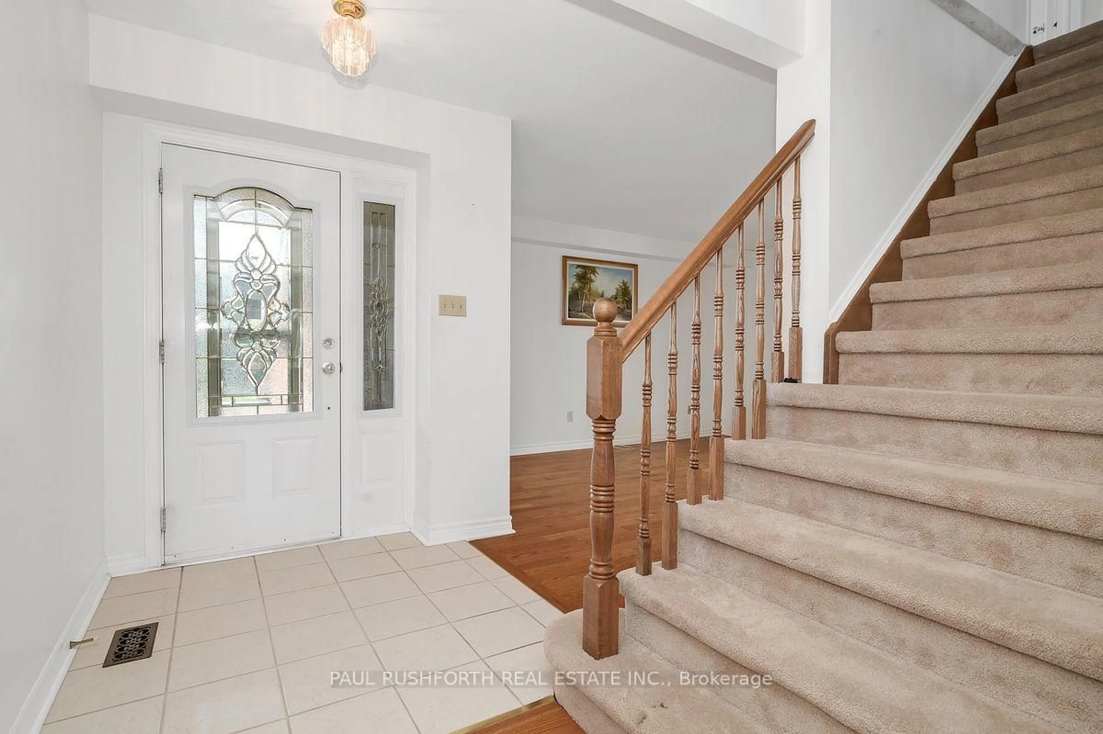 Indoor entryway for 81 Acklam Terr, Ottawa Ontario K2K 2J2
