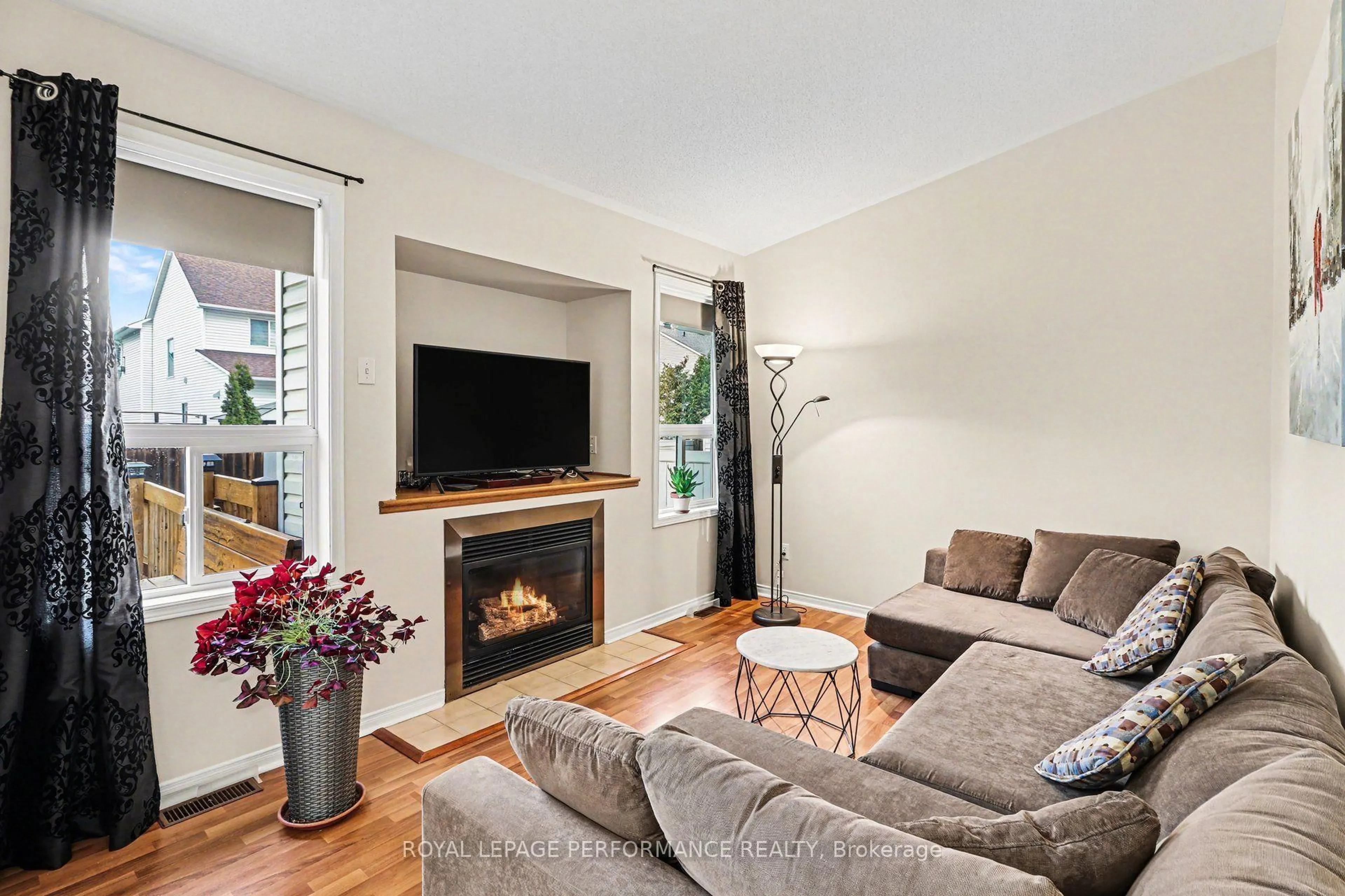 Living room with furniture, unknown for 897 Paradise Cres, Ottawa Ontario K4A 3S5