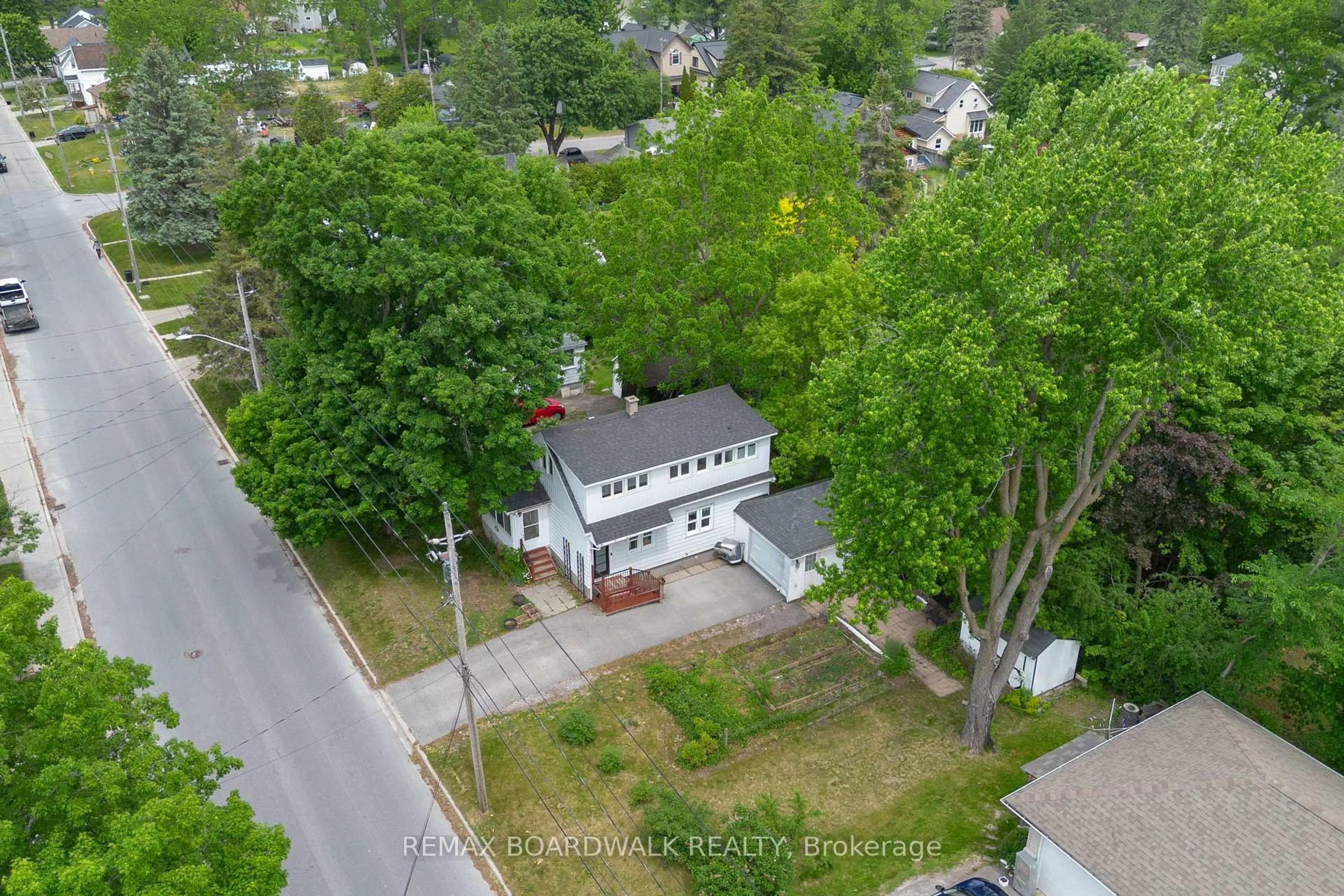 A pic from outside/outdoor area/front of a property/back of a property/a pic from drone, street for 111 Beckwith St, Perth Ontario K7H 1C8