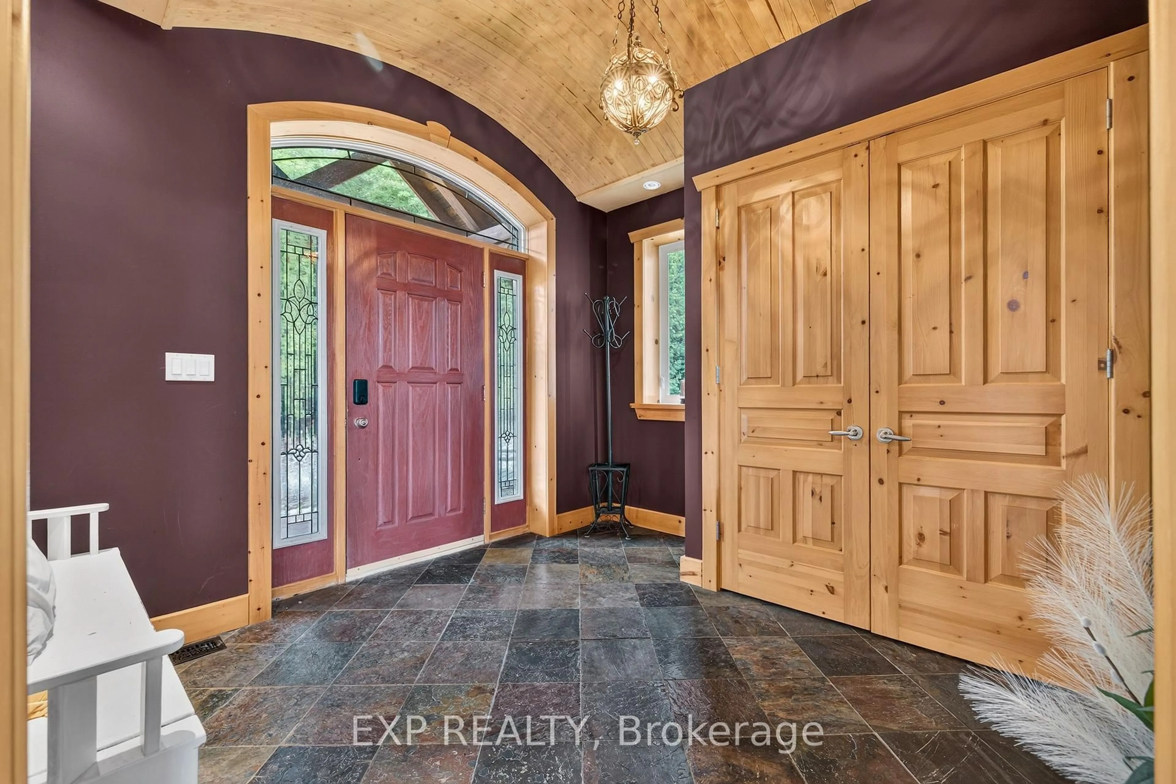 Indoor entryway for 7392 Wellington Road 11 Rd, Mapleton Ontario N0G 2K0