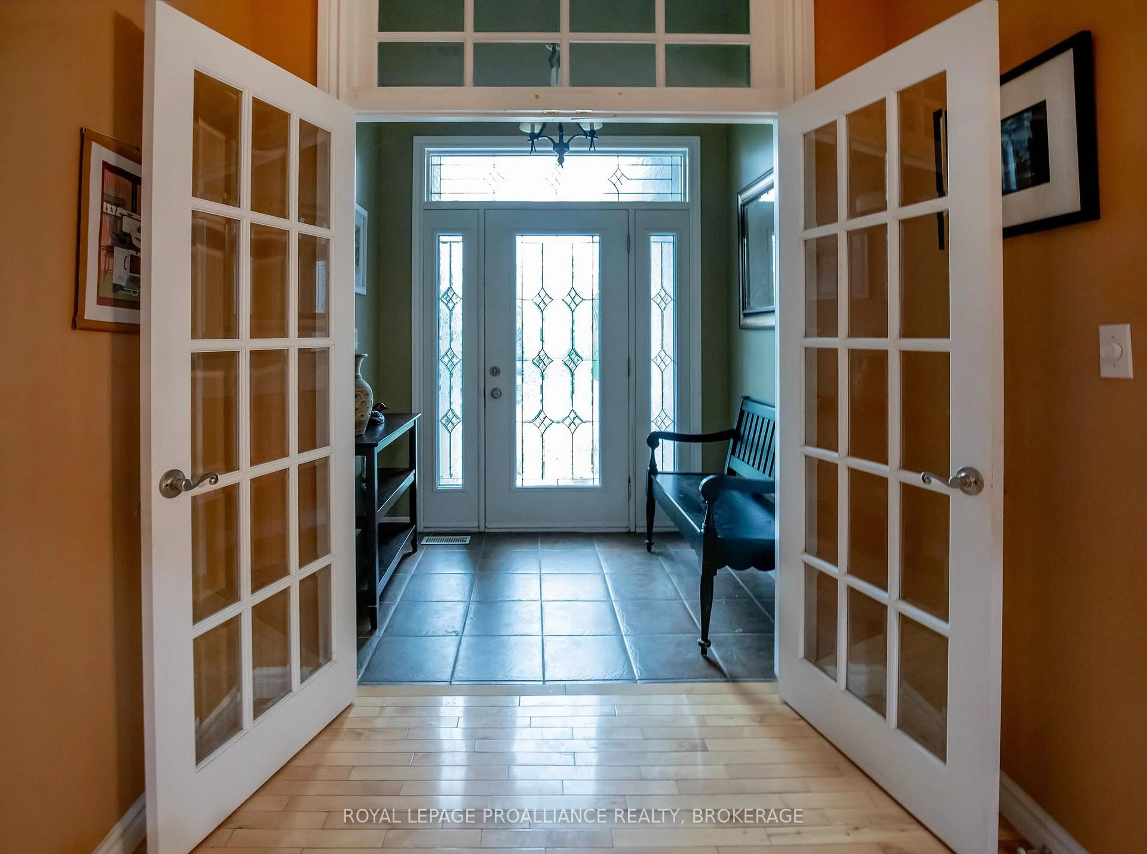 Indoor entryway for 1098 Coverdale Dr, Kingston Ontario K7M 8X7
