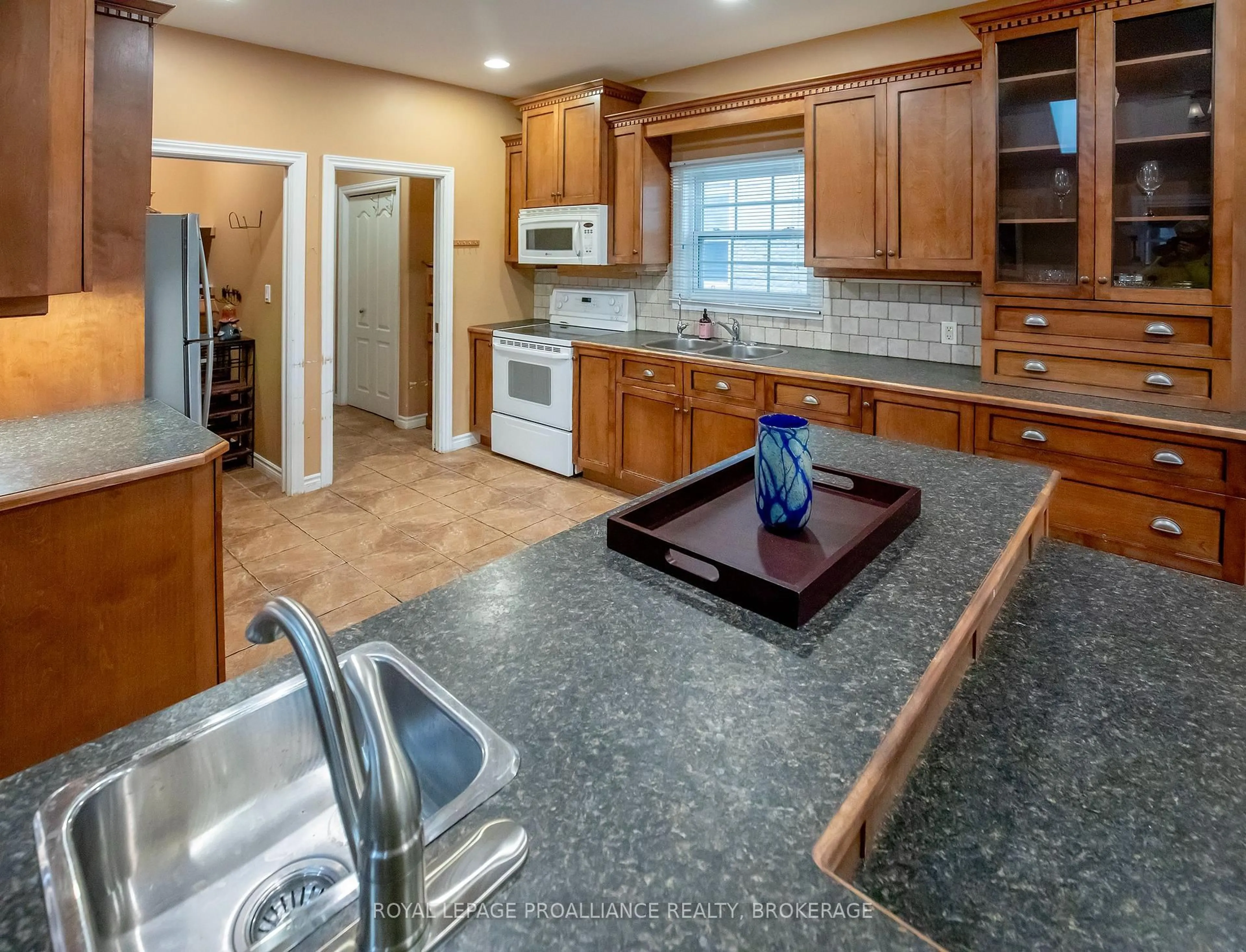 Open concept kitchen, ceramic/tile floor for 1098 Coverdale Dr, Kingston Ontario K7M 8X7