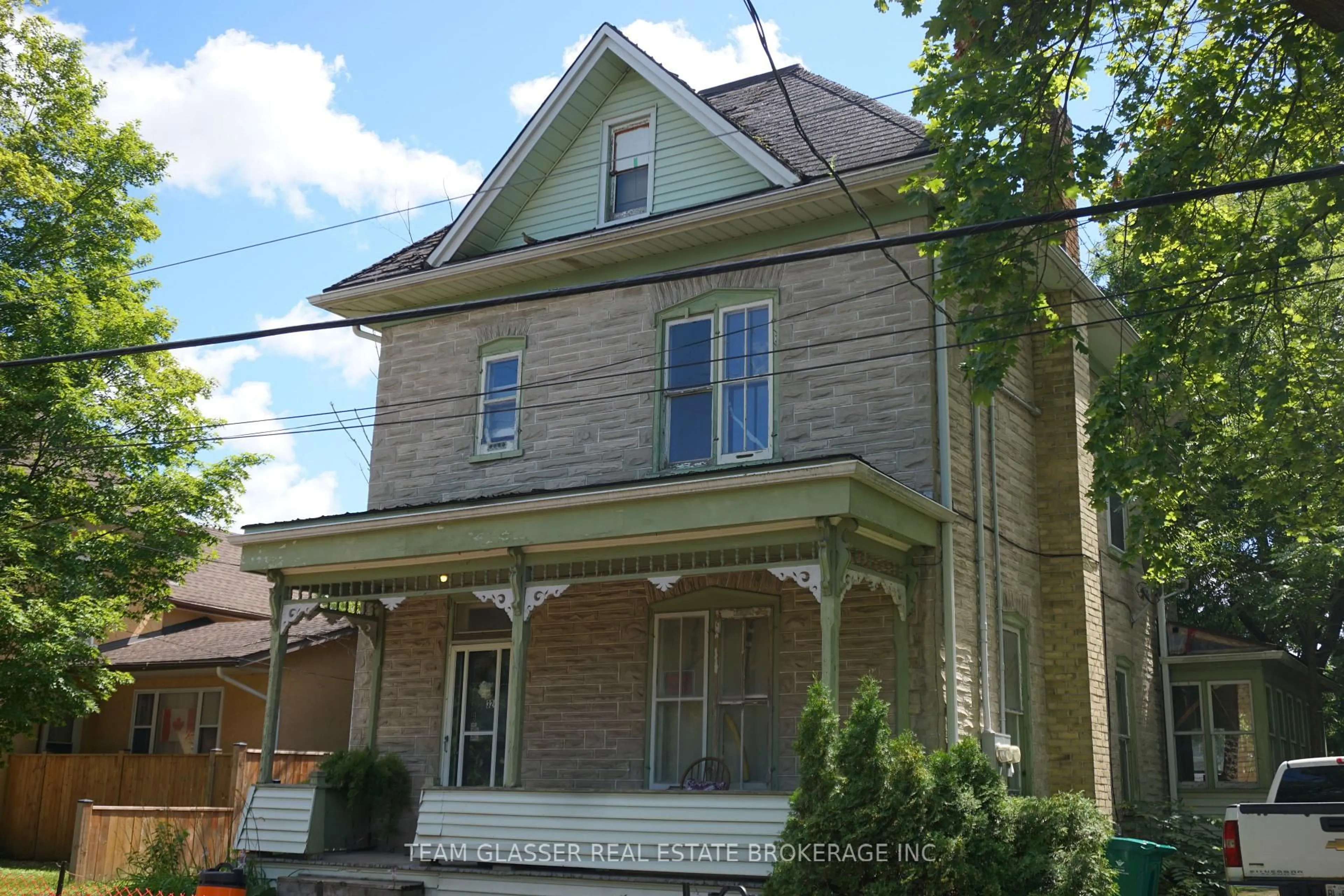 Home with brick exterior material, building for 324 QUEEN St, Cambridge Ontario N3C 1G8