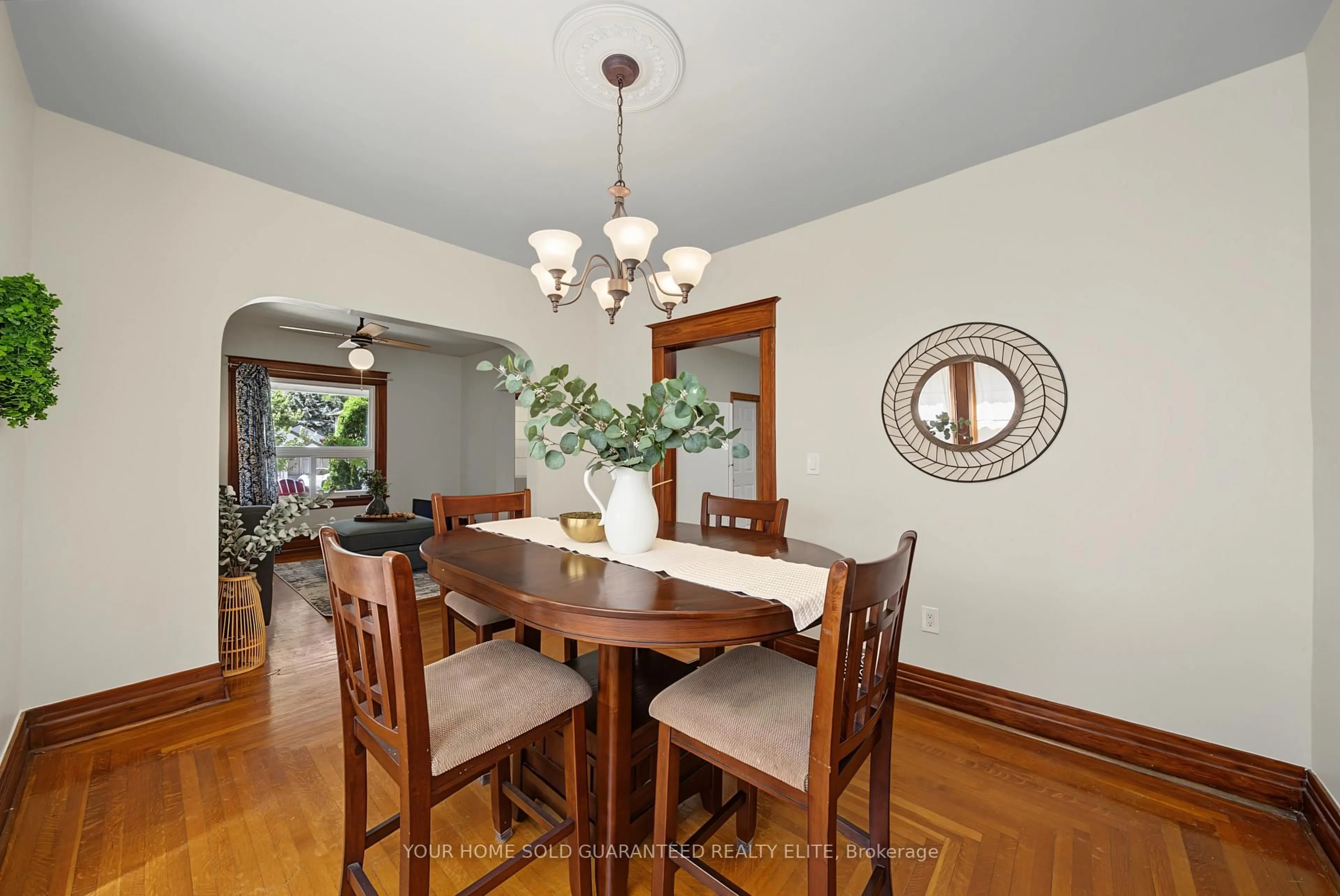 Dining room, wood/laminate floor for 70 Woodland Ave, St. Catharines Ontario L2R 5A3