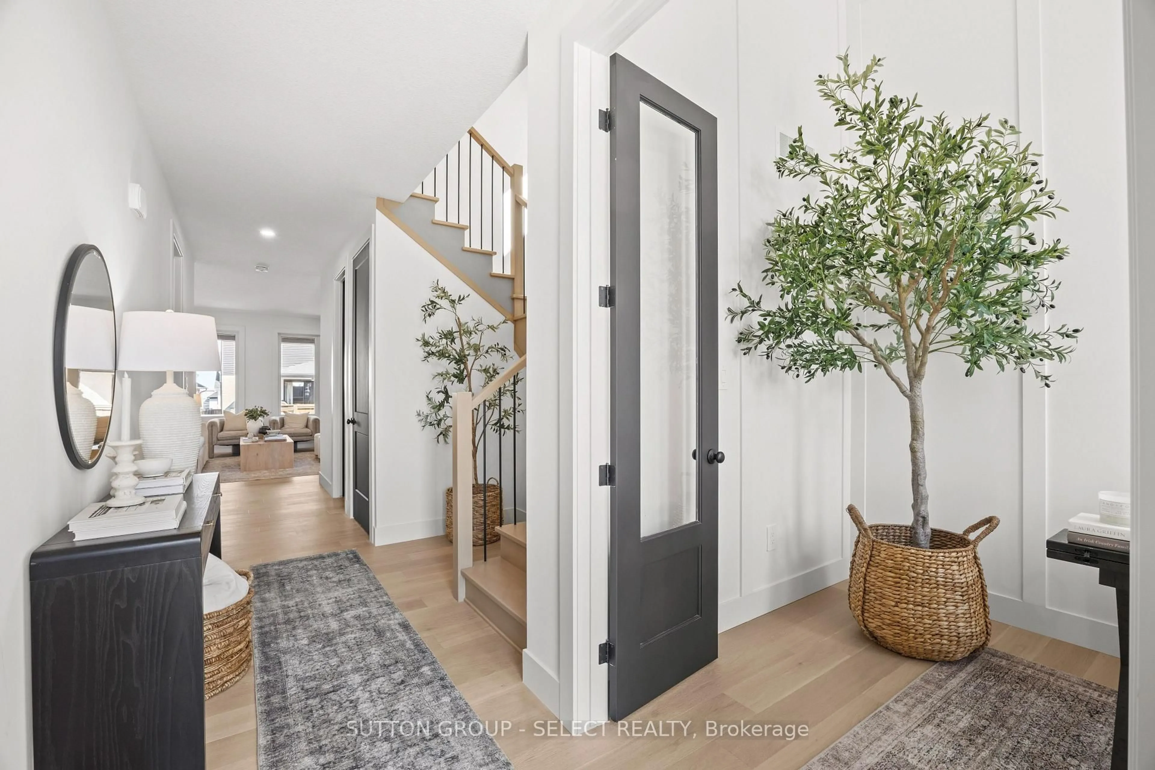 Indoor entryway for 1906 Fountain Grass Dr, London South Ontario N6K 0K7