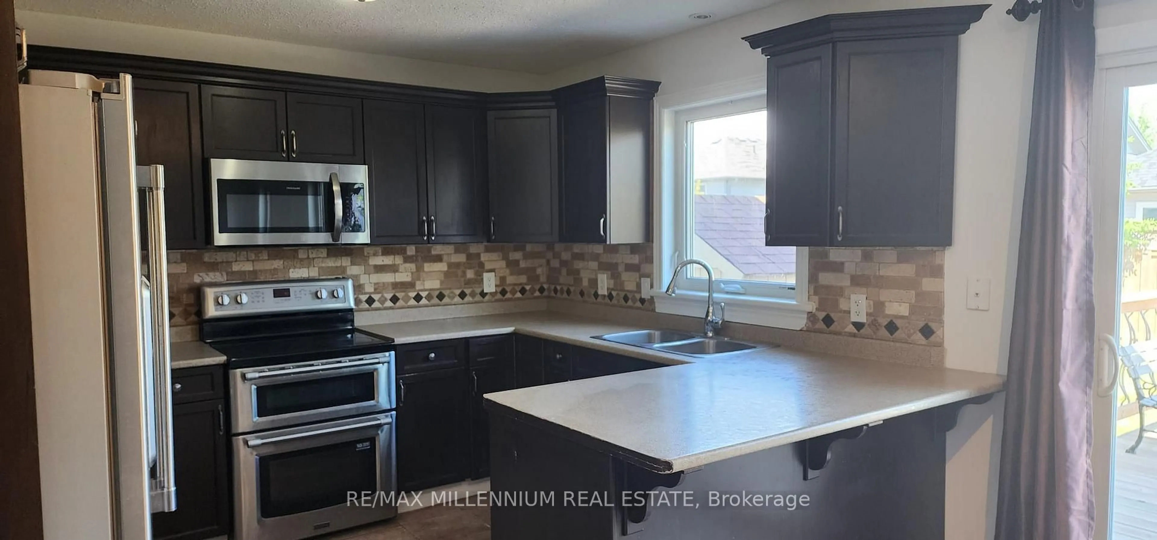 Open concept kitchen, unknown for 133 Fleming Way, Shelburne Ontario L9V 3E5