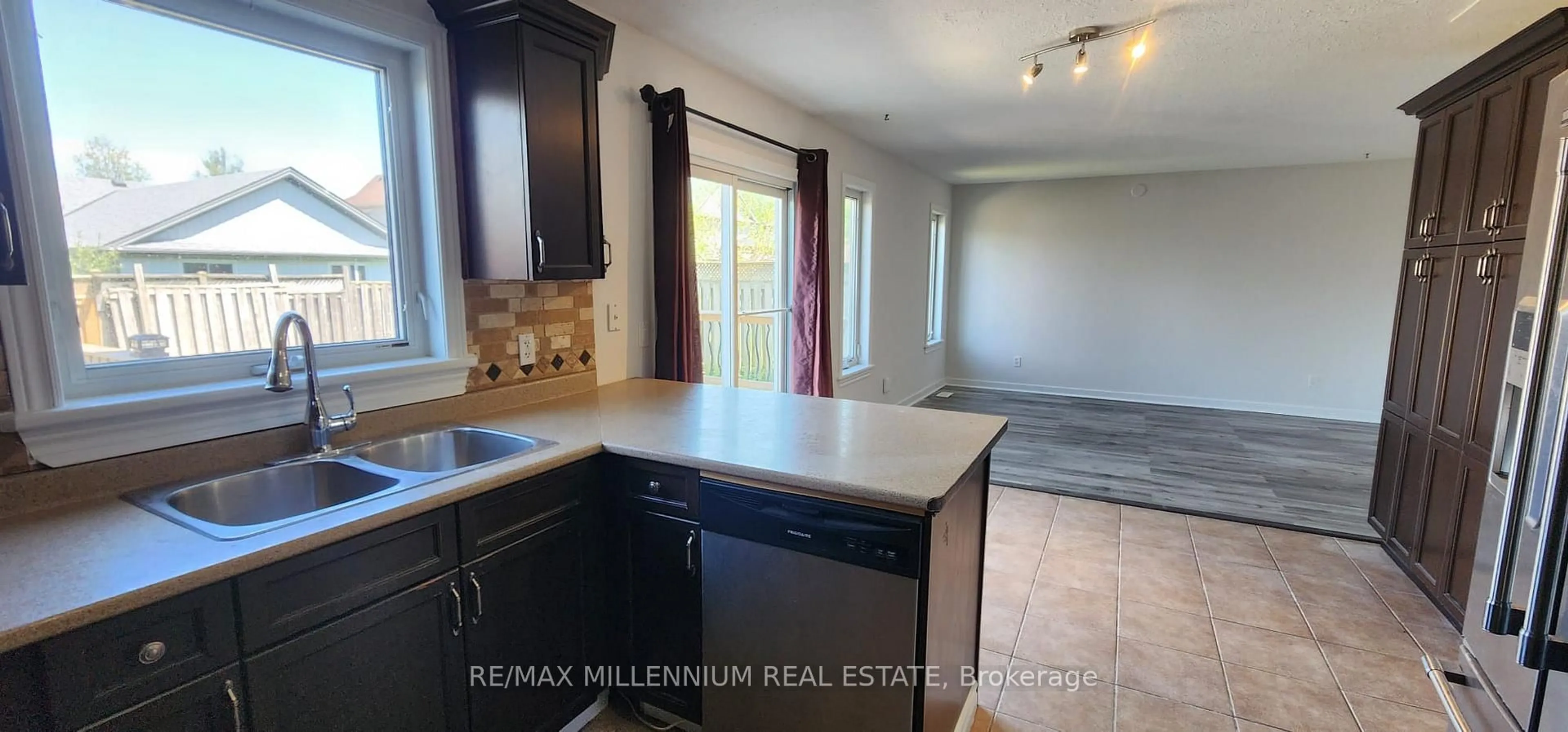 Open concept kitchen, ceramic/tile floor for 133 Fleming Way, Shelburne Ontario L9V 3E5