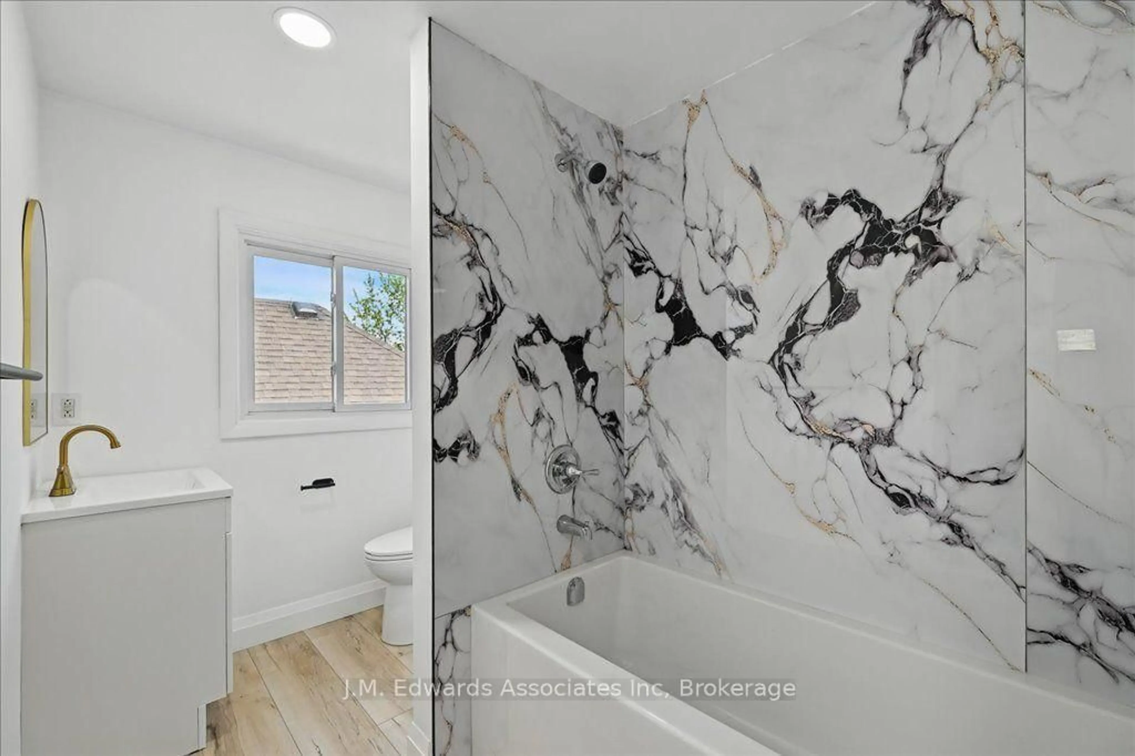 Contemporary bathroom, ceramic/tile floor for 189 Edgemont St, Hamilton Ontario L8K 2J1
