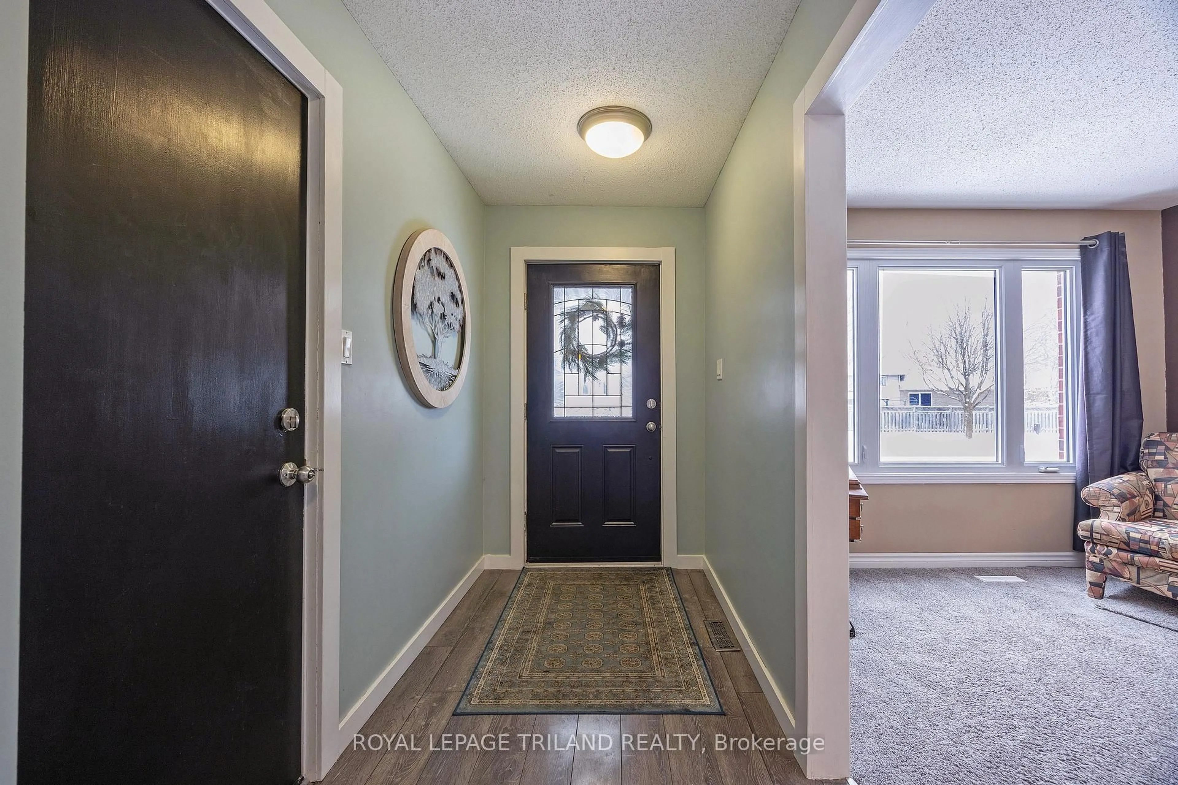 Indoor entryway for 252 Josselyn Dr, London South Ontario N6E 3S5